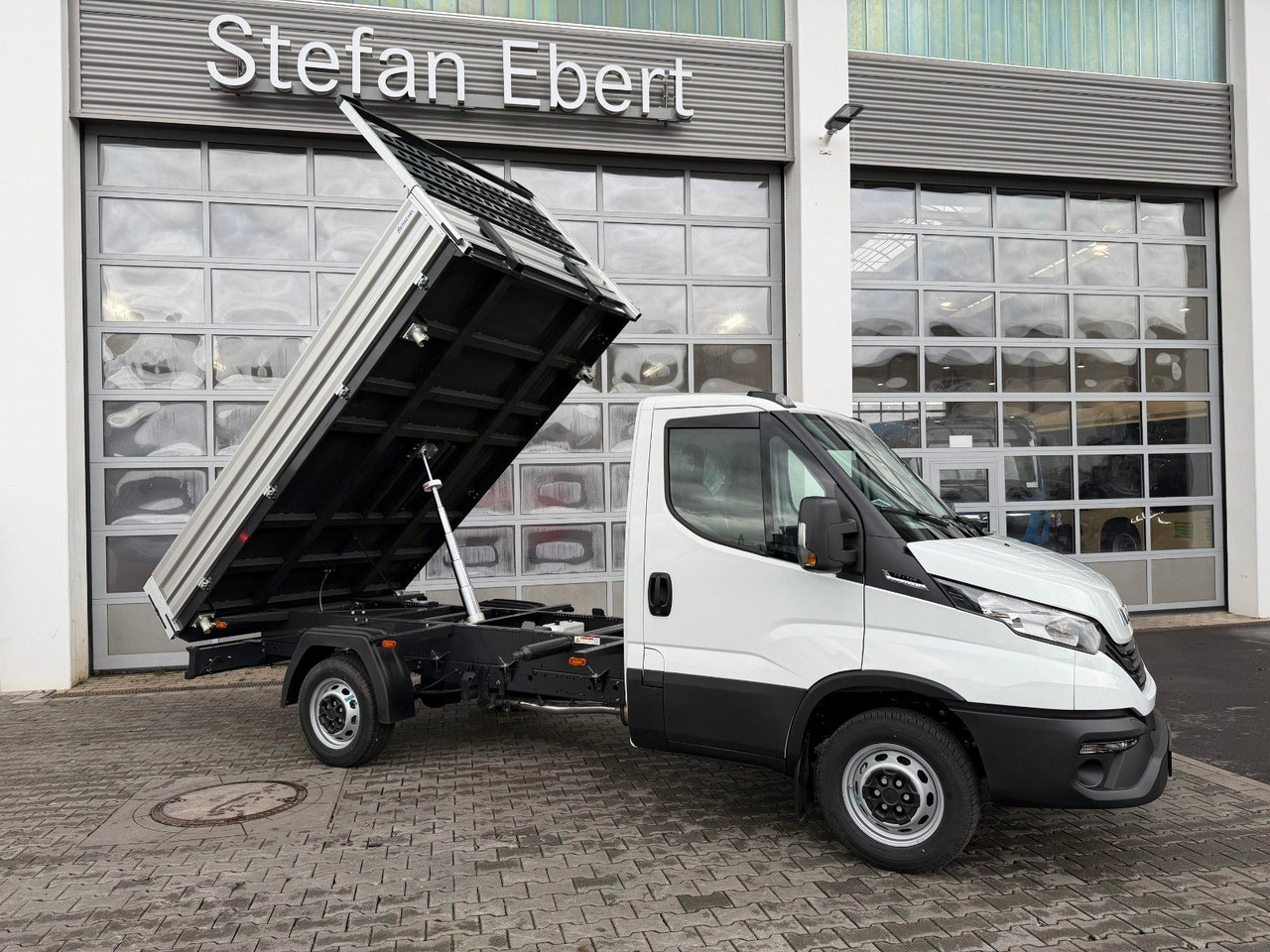 Iveco Daily 35S14 A8*R3.450mm*Automatik*Kamera*2Sitze* - Бус самосвал: снимка 2 Iveco Daily 35S14 A8*R3.450mm*Automatik*Kamera*2Sitze* - Бус самосвал: снимка 2