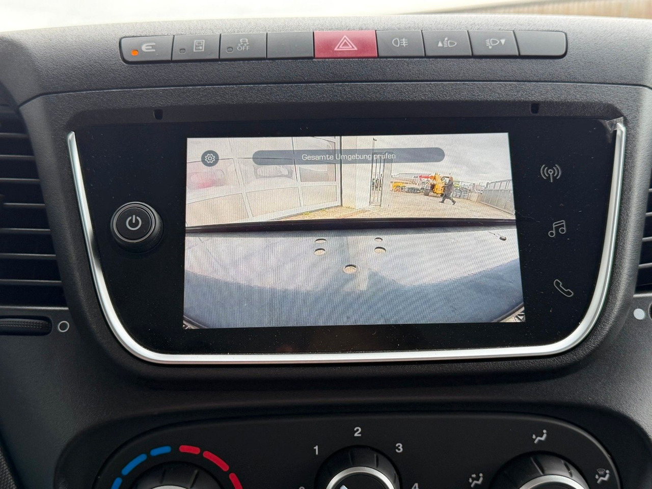 Бус самосвал Iveco Daily 35S14 A8*R3.450mm*Automatik*Kamera*2Sitze*: снимка 16 Бус самосвал Iveco Daily 35S14 A8*R3.450mm*Automatik*Kamera*2Sitze*: снимка 16