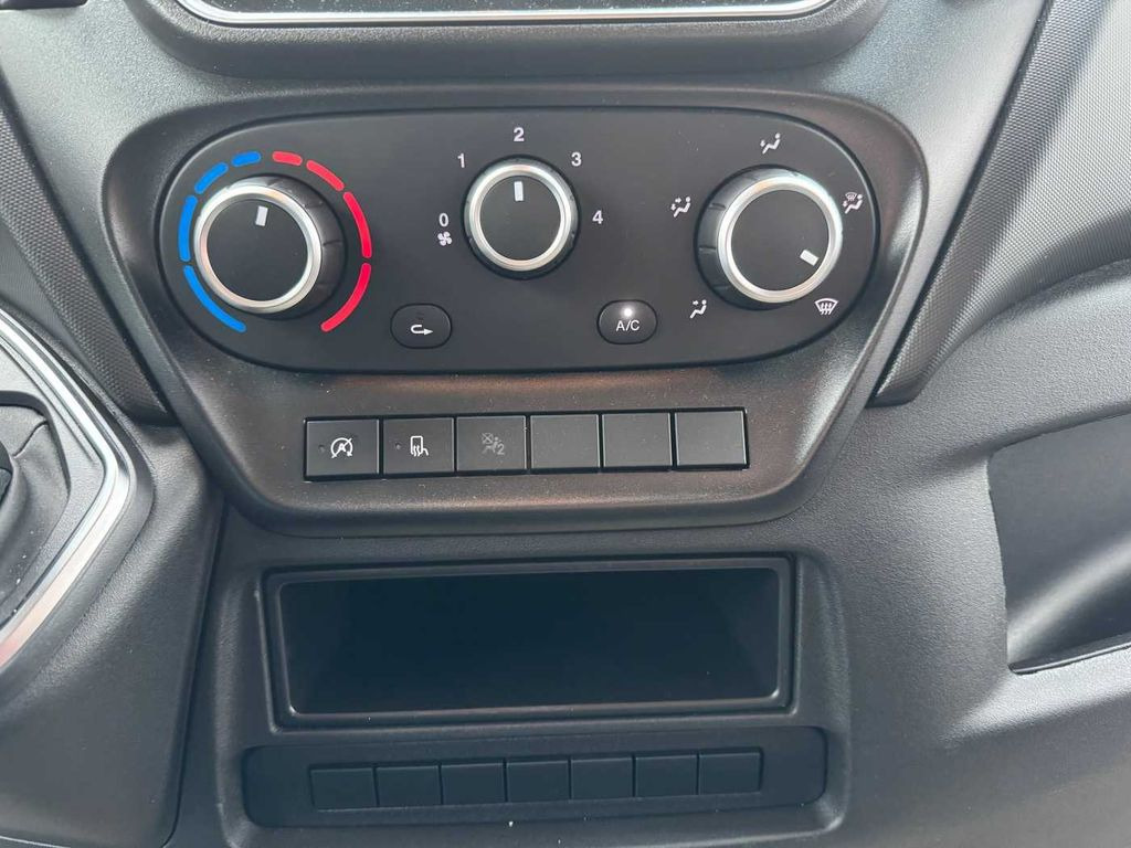 Нови Бордови бус Iveco Daily 35S16 A8 Pritsche *7-Sitze*AHK*Automatik* Iveco Daily 35S16 A8 Pritsche *7-Sitze*AHK*Automatik*: снимка 13