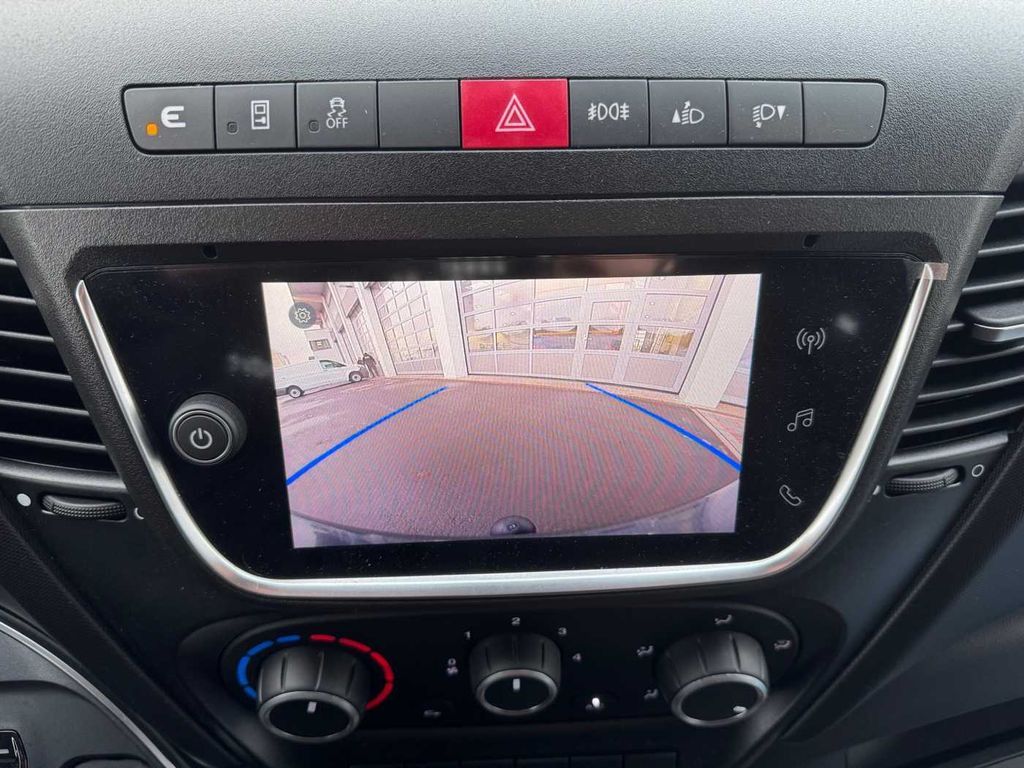 Нови Бордови бус Iveco Daily 35S16 A8 Pritsche *7-Sitze*AHK*Automatik* Iveco Daily 35S16 A8 Pritsche *7-Sitze*AHK*Automatik*: снимка 12