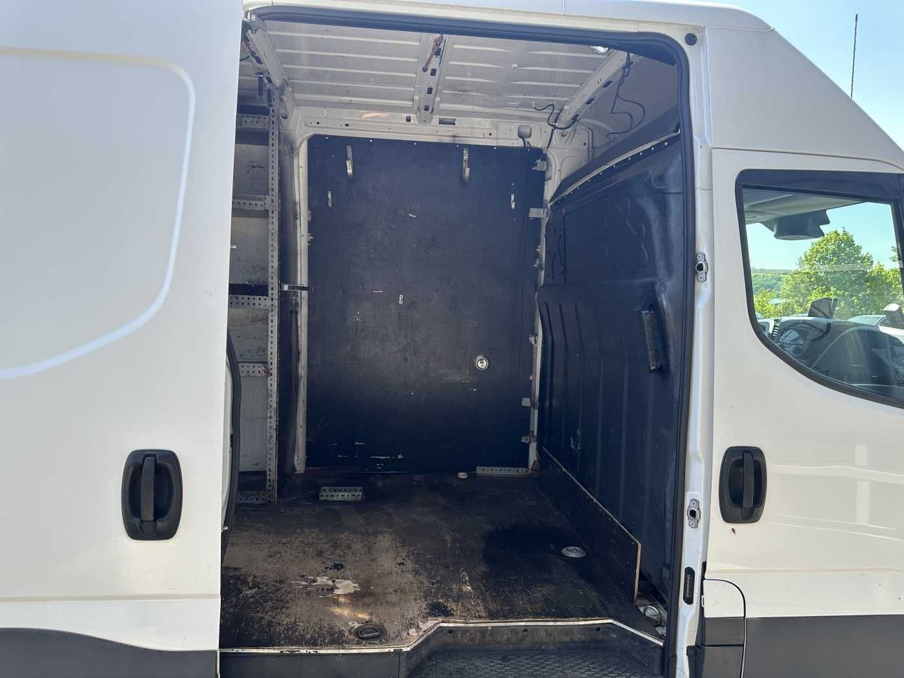 Iveco Daily 50C16 R4.100mm *AHK*Automatik*Ladekran* - Товарен бус: снимка 5 Iveco Daily 50C16 R4.100mm *AHK*Automatik*Ladekran* - Товарен бус: снимка 5