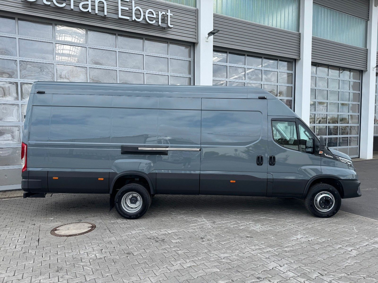 Iveco Daily 70C21 3.0L *L4*H3*Automatik*LED*Luft* 2x - Товарен бус: снимка 2 Iveco Daily 70C21 3.0L *L4*H3*Automatik*LED*Luft* 2x - Товарен бус: снимка 2