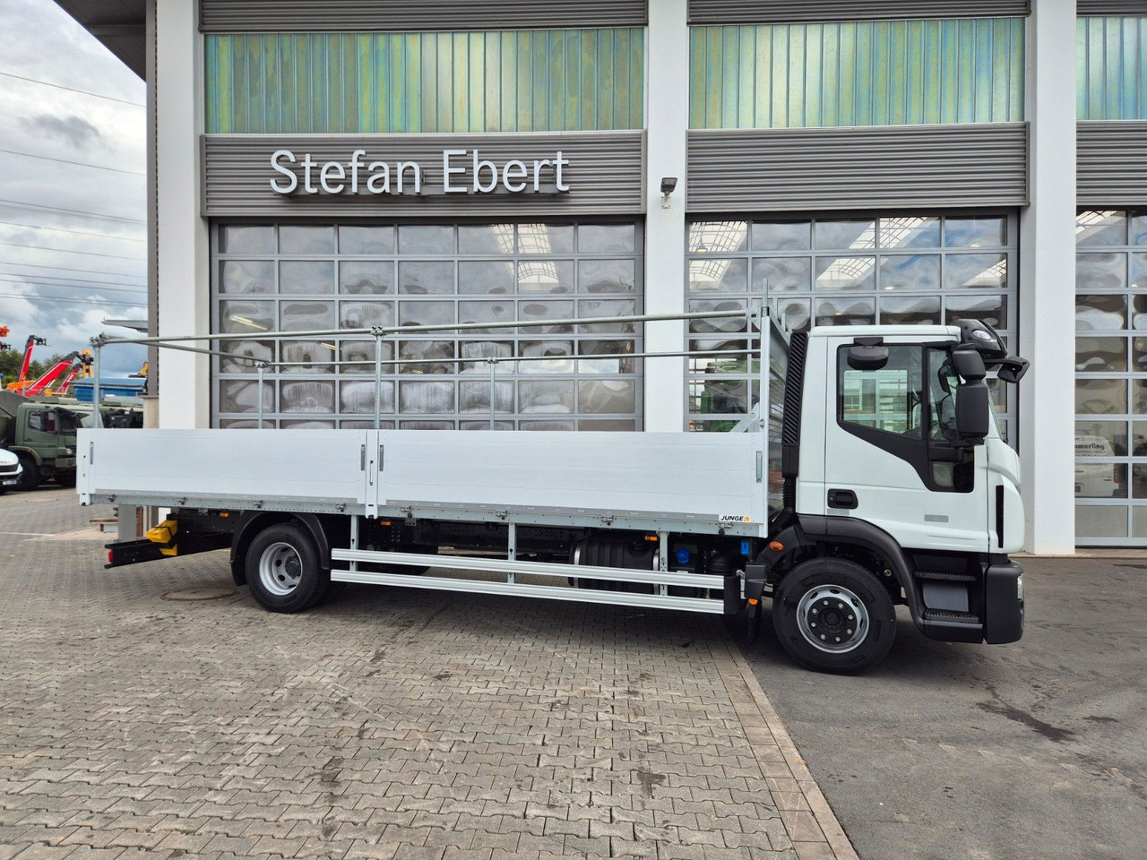 Бордови камион Iveco Eurocargo ML140E28/P Gerüstbau 3 Sitze AHK Klima: снимка 6