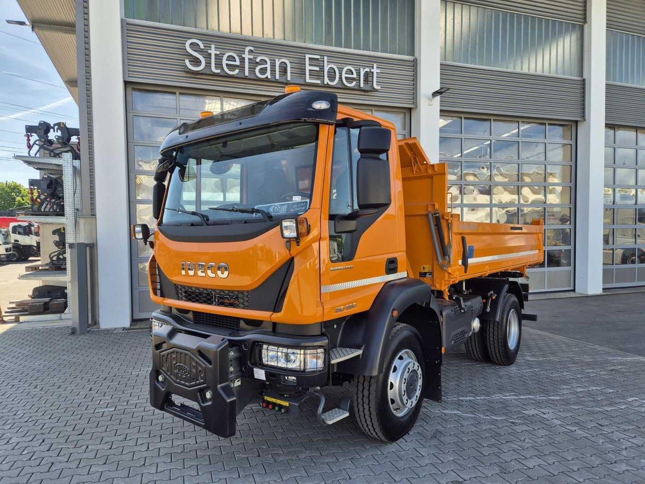 Iveco Eurocargo ML150E28W 4x4 Winterdienst Vorb. 2xAHK - Самосвал камион: снимка 2 Iveco Eurocargo ML150E28W 4x4 Winterdienst Vorb. 2xAHK - Самосвал камион: снимка 2