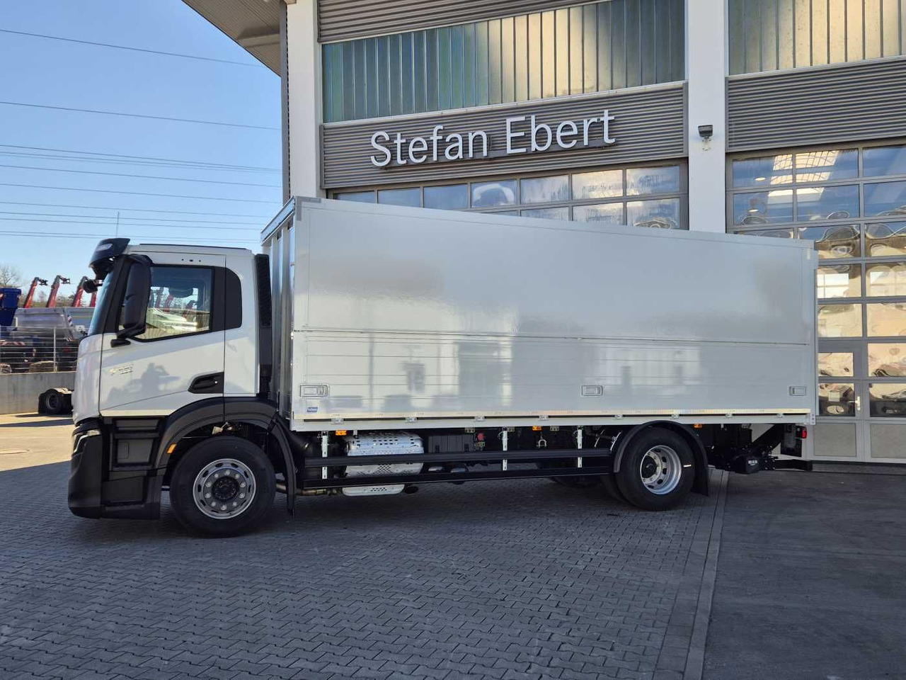 Iveco S-Way AD190S40/FP Böse Schwenkwand LBW 2x AHK - За напитки камион: снимка 3 Iveco S-Way AD190S40/FP Böse Schwenkwand LBW 2x AHK - За напитки камион: снимка 3