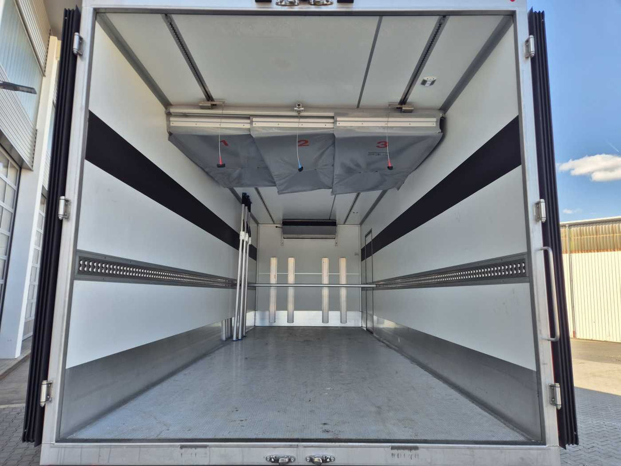 Рефрижератор камион Iveco S-Way AD190S40/FP ThermoKing T-1200R LBW Tür AHK: снимка 11
