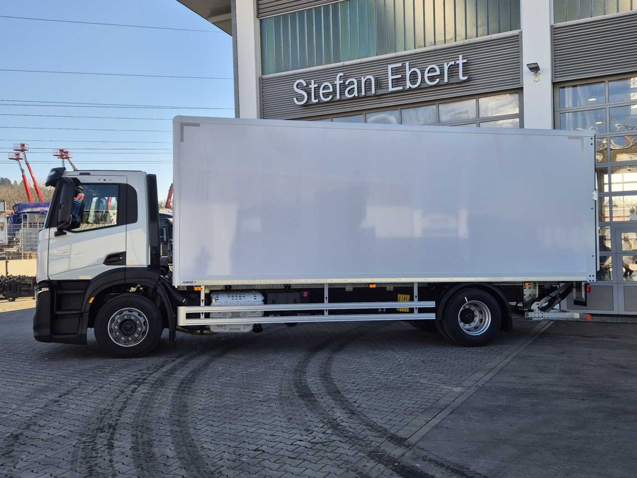 Iveco S-Way AD190S40/P Junge AHK LBW 2.000kg - Камион фургон: снимка 5 Iveco S-Way AD190S40/P Junge AHK LBW 2.000kg - Камион фургон: снимка 5