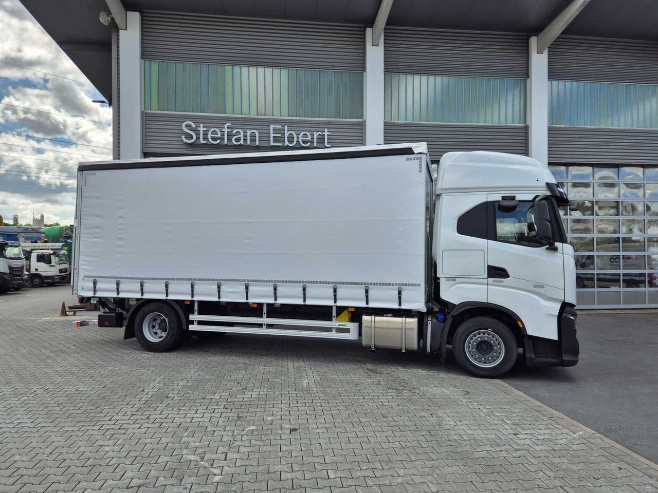 Iveco S-Way AS190S42/P Schiebeplanen LBW 2.000kg AHK - Камион с брезент: снимка 4 Iveco S-Way AS190S42/P Schiebeplanen LBW 2.000kg AHK - Камион с брезент: снимка 4