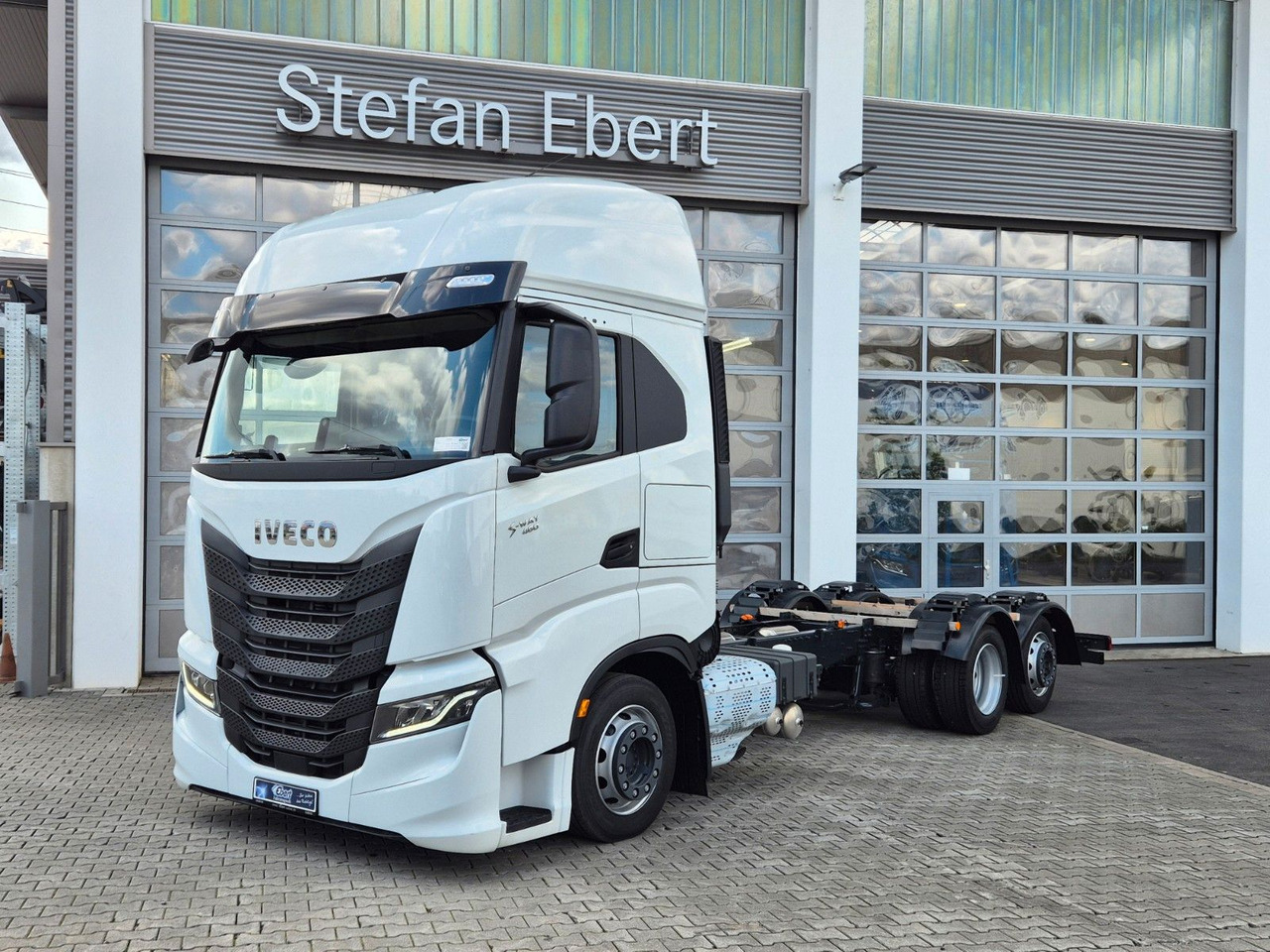 Iveco S-Way AS260S46Y/FP 6x2 Intarder Standklima - Шаси кабина: снимка 3 Iveco S-Way AS260S46Y/FP 6x2 Intarder Standklima - Шаси кабина: снимка 3