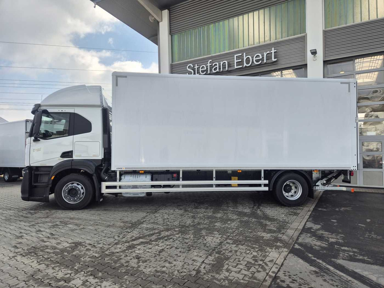 Iveco S Way AT190S40/P LBW Tür AHK Navi Bett - Камион фургон: снимка 4 Iveco S Way AT190S40/P LBW Tür AHK Navi Bett - Камион фургон: снимка 4