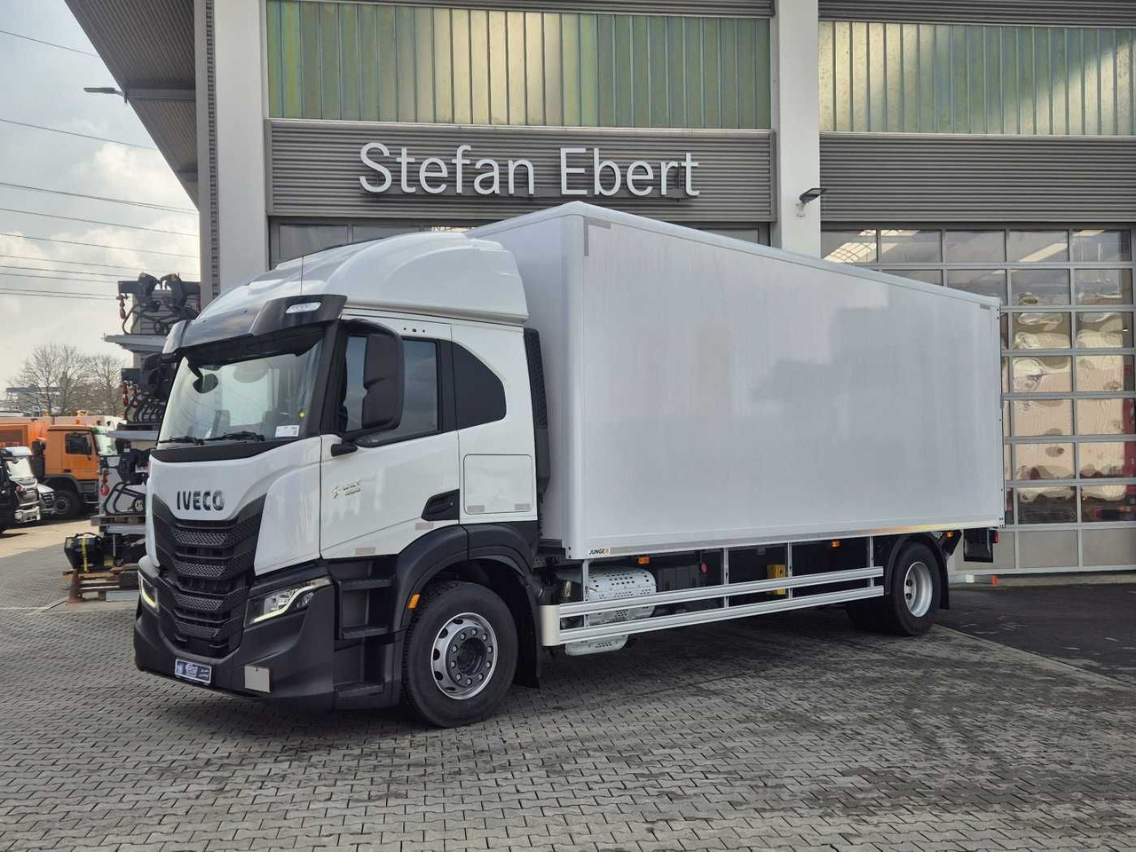 Iveco S Way AT190S40/P LBW Tür AHK Navi Bett - Камион фургон: снимка 2 Iveco S Way AT190S40/P LBW Tür AHK Navi Bett - Камион фургон: снимка 2
