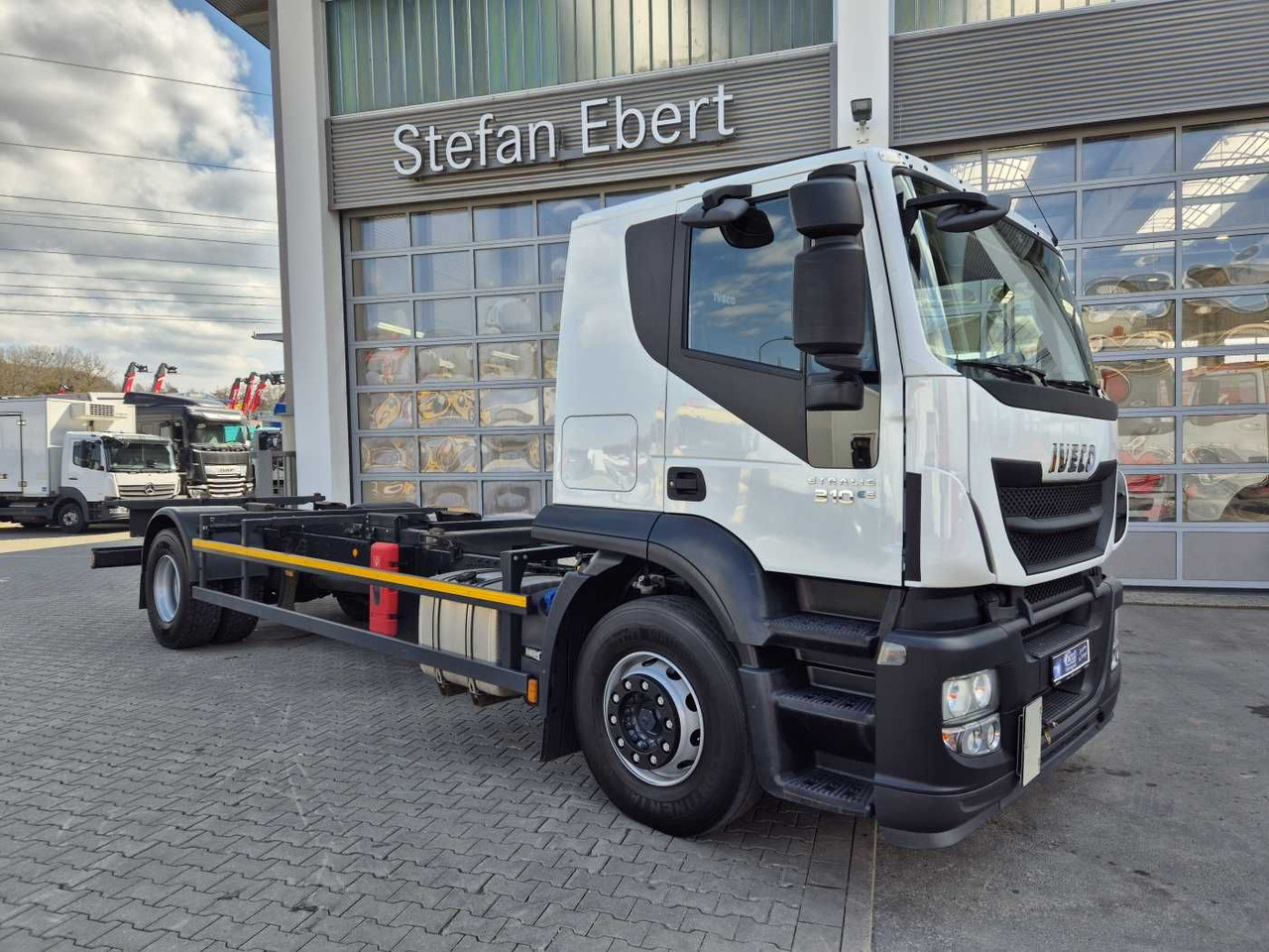Iveco Stralis AT190S31/P BDF Klima Standh. AHK Bett - Контейнеровоз/ Сменна каросерия камион: снимка 2 Iveco Stralis AT190S31/P BDF Klima Standh. AHK Bett - Контейнеровоз/ Сменна каросерия камион: снимка 2