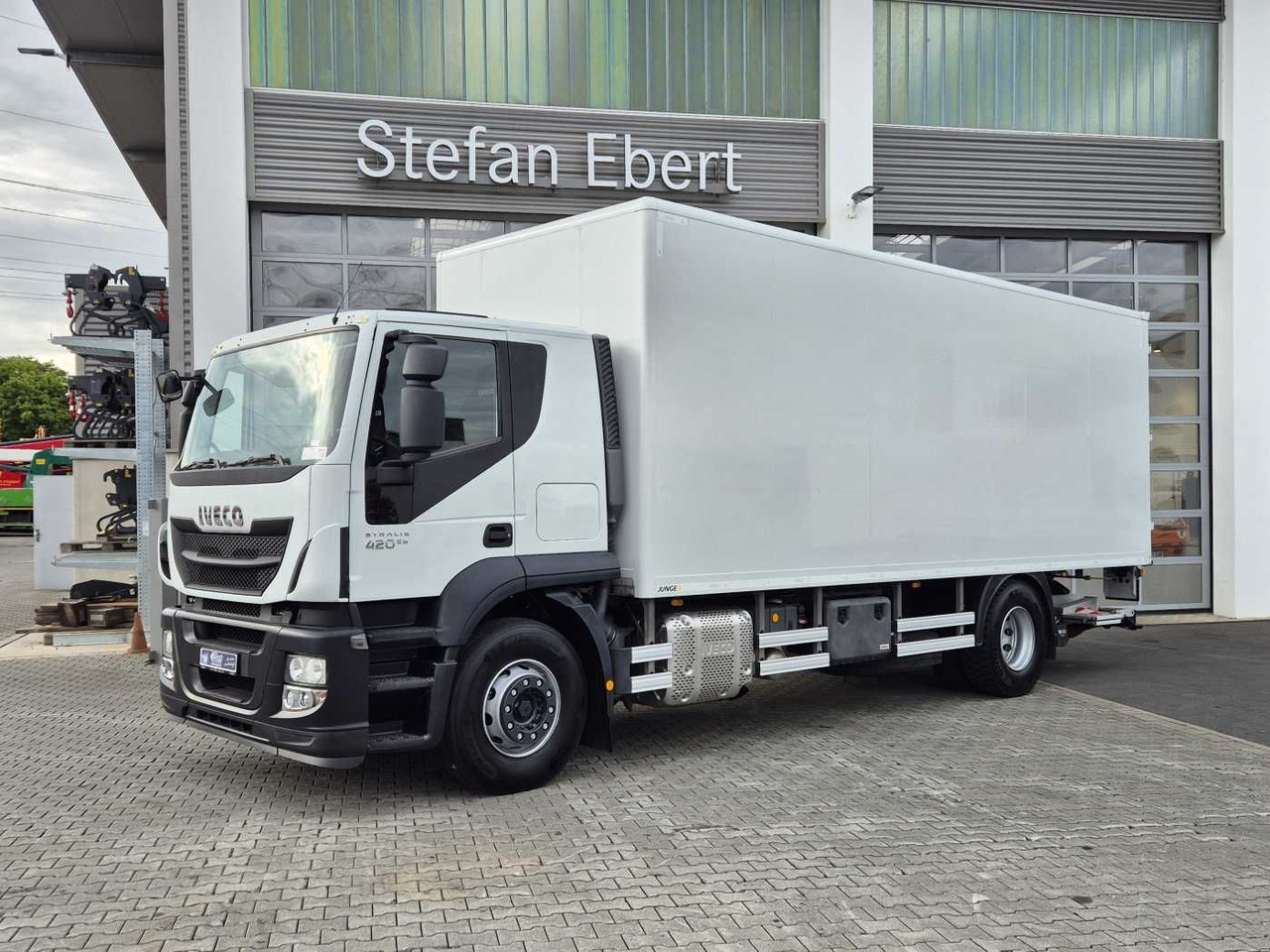 Iveco Stralis AT190S42 FP D HI-ROAD LBW faltbar EU6 - Камион фургон: снимка 2 Iveco Stralis AT190S42 FP D HI-ROAD LBW faltbar EU6 - Камион фургон: снимка 2