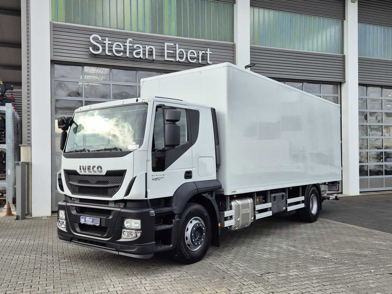Iveco Stralis AT190S42 FP D HI-ROAD LBW faltbar EU6 - Камион фургон: снимка 1 Iveco Stralis AT190S42 FP D HI-ROAD LBW faltbar EU6 - Камион фургон: снимка 1
