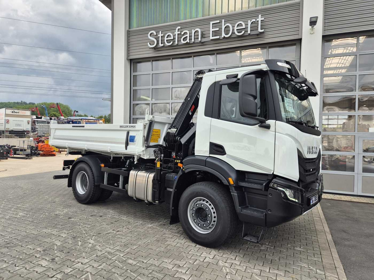 Iveco X-Way AD200X42/P HR OFF Hiab X-HIDUO 118E-3 Funk - Самосвал камион, Камион с кран: снимка 5 Iveco X-Way AD200X42/P HR OFF Hiab X-HIDUO 118E-3 Funk - Самосвал камион, Камион с кран: снимка 5