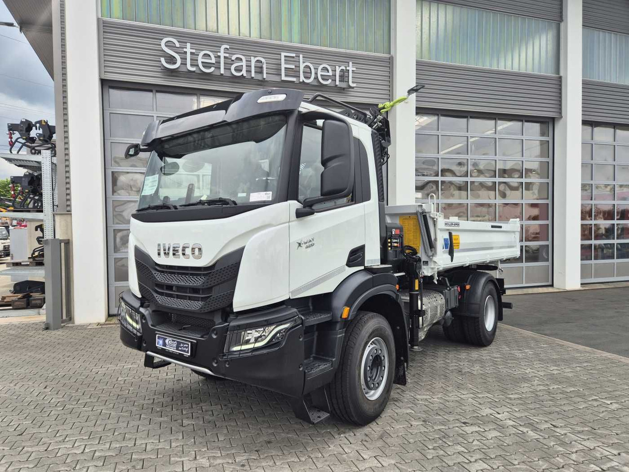 Iveco X-Way AD200X42/P HR OFF Hiab X-HIDUO 118E-3 Funk - Самосвал камион, Камион с кран: снимка 2 Iveco X-Way AD200X42/P HR OFF Hiab X-HIDUO 118E-3 Funk - Самосвал камион, Камион с кран: снимка 2