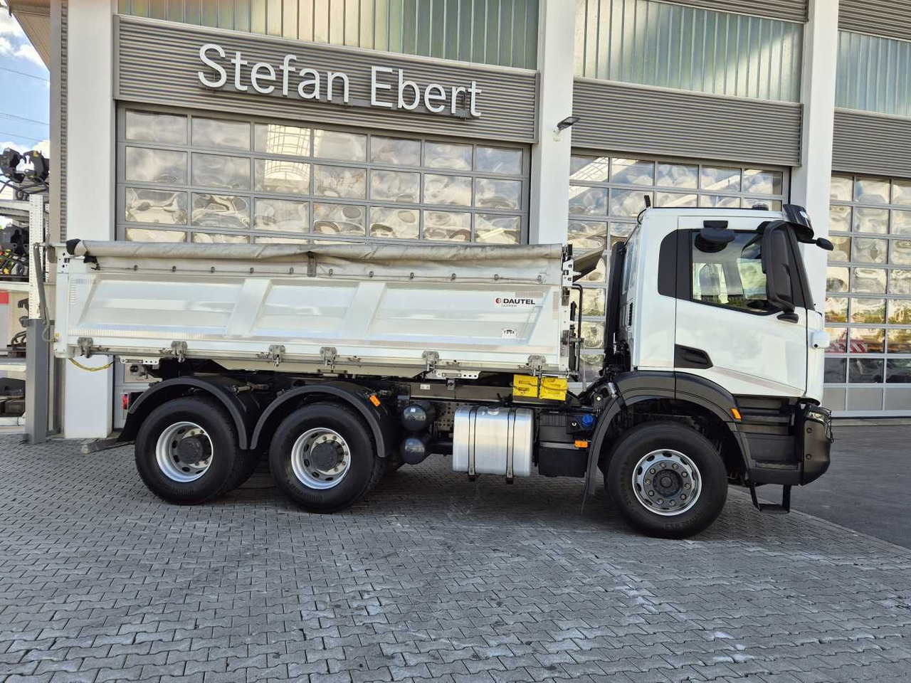 Iveco X-Way AD300X48Z HR 6x4 Intarder Bordmatic Kamera - Самосвал камион: снимка 5 Iveco X-Way AD300X48Z HR 6x4 Intarder Bordmatic Kamera - Самосвал камион: снимка 5