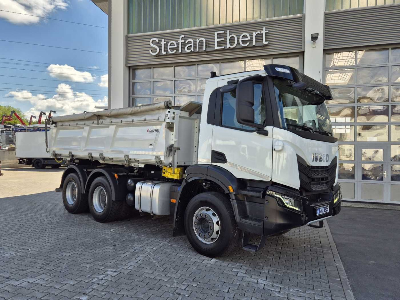 Iveco X-Way AD300X48Z HR 6x4 Intarder Bordmatic Kamera - Самосвал камион: снимка 3 Iveco X-Way AD300X48Z HR 6x4 Intarder Bordmatic Kamera - Самосвал камион: снимка 3