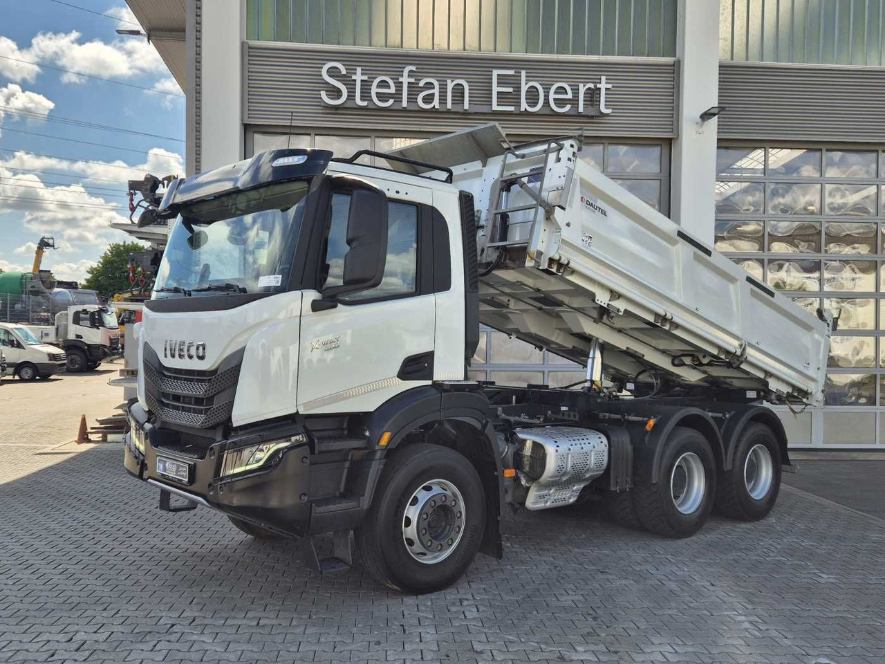 Iveco X-Way AD300X48Z HR 6x4 Intarder Bordmatic Kamera - Самосвал камион: снимка 1 Iveco X-Way AD300X48Z HR 6x4 Intarder Bordmatic Kamera - Самосвал камион: снимка 1