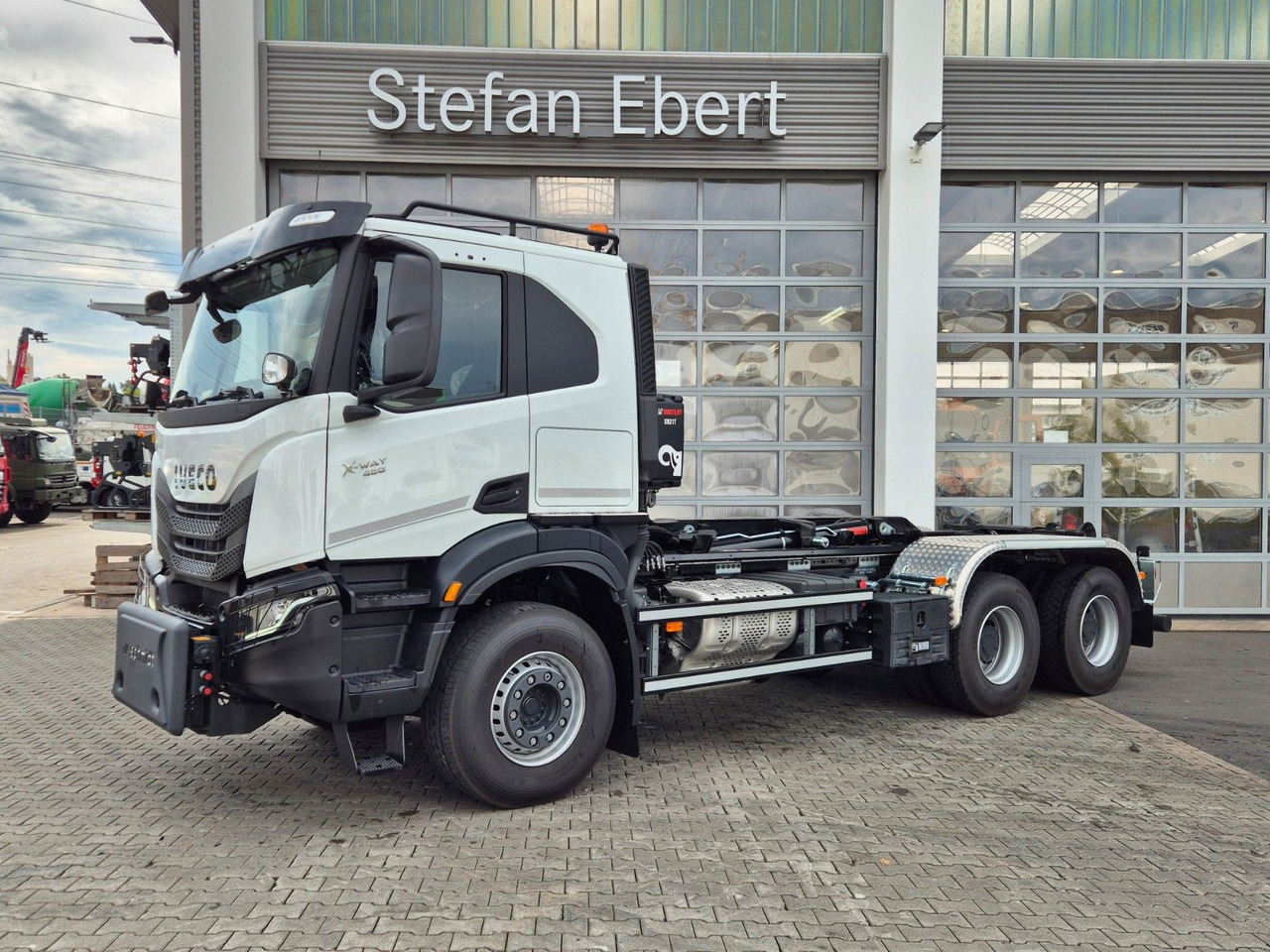 Iveco X-Way AT300X48Z/P HR OFF 6x4 Hiab Winterdienst - Мултилифт с кука камион: снимка 4 Iveco X-Way AT300X48Z/P HR OFF 6x4 Hiab Winterdienst - Мултилифт с кука камион: снимка 4