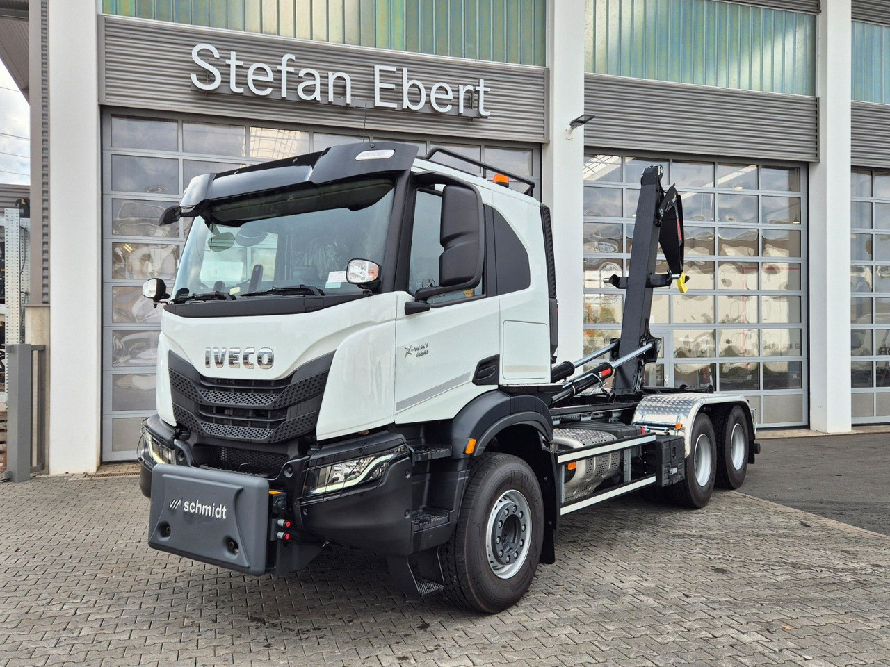 Iveco X-Way AT300X48Z/P HR OFF 6x4 Hiab Winterdienst - Мултилифт с кука камион: снимка 1 Iveco X-Way AT300X48Z/P HR OFF 6x4 Hiab Winterdienst - Мултилифт с кука камион: снимка 1