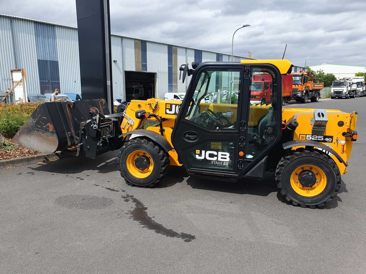 JCB 525-60 / Palettengabel / 2021 / nur 377h - Телескопичен товарач: снимка 4 JCB 525-60 / Palettengabel / 2021 / nur 377h - Телескопичен товарач: снимка 4