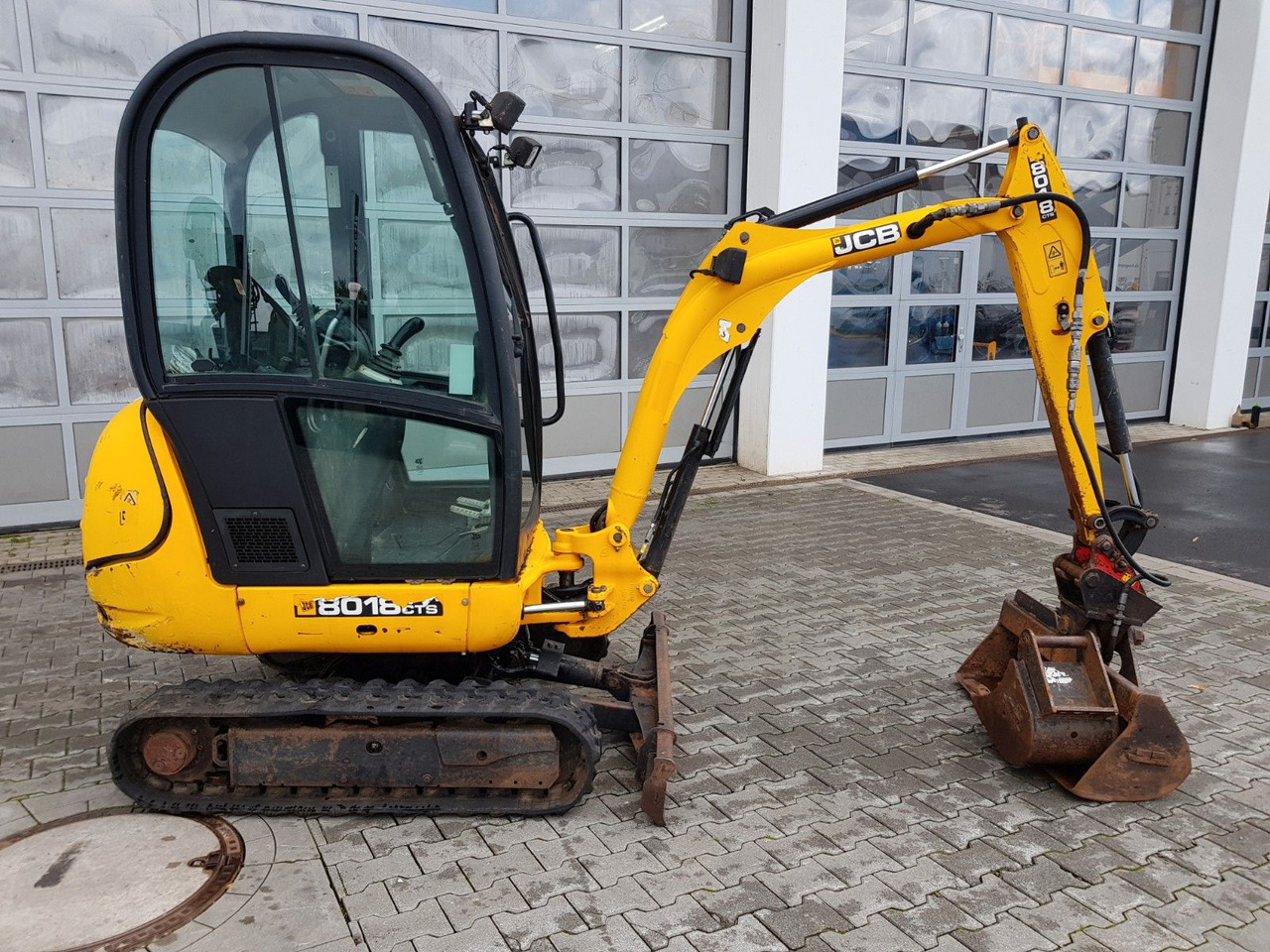 JCB 8018 / 3.420h / hydrl. Grabenräumer / Tieflöffel - Мини багер: снимка 2 JCB 8018 / 3.420h / hydrl. Grabenräumer / Tieflöffel - Мини багер: снимка 2