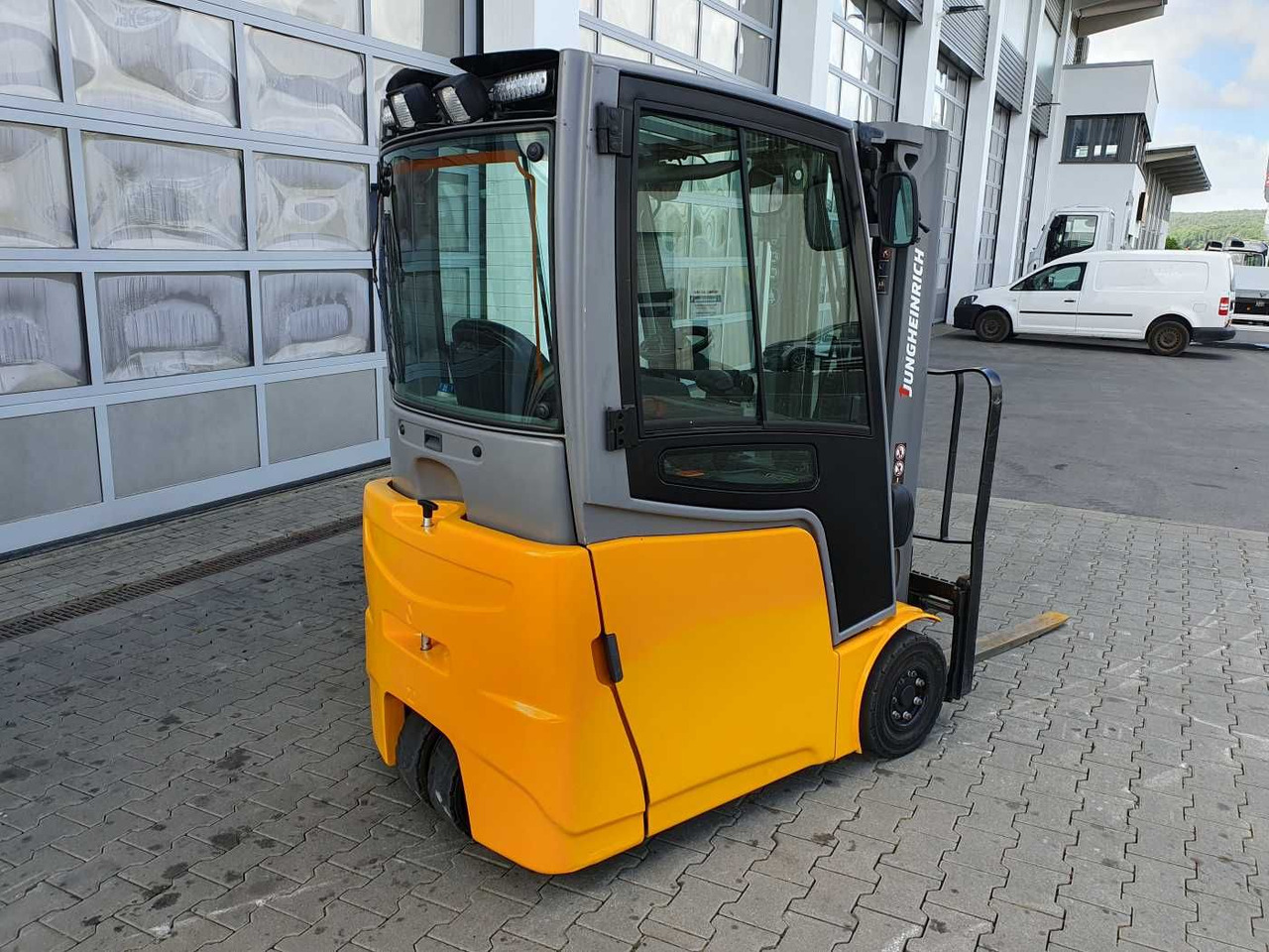 Jungheinrich EFG 215 / Triplex: 4.25m! / SS / 2.472h! / 2020 - Електрокар: снимка 4 Jungheinrich EFG 215 / Triplex: 4.25m! / SS / 2.472h! / 2020 - Електрокар: снимка 4
