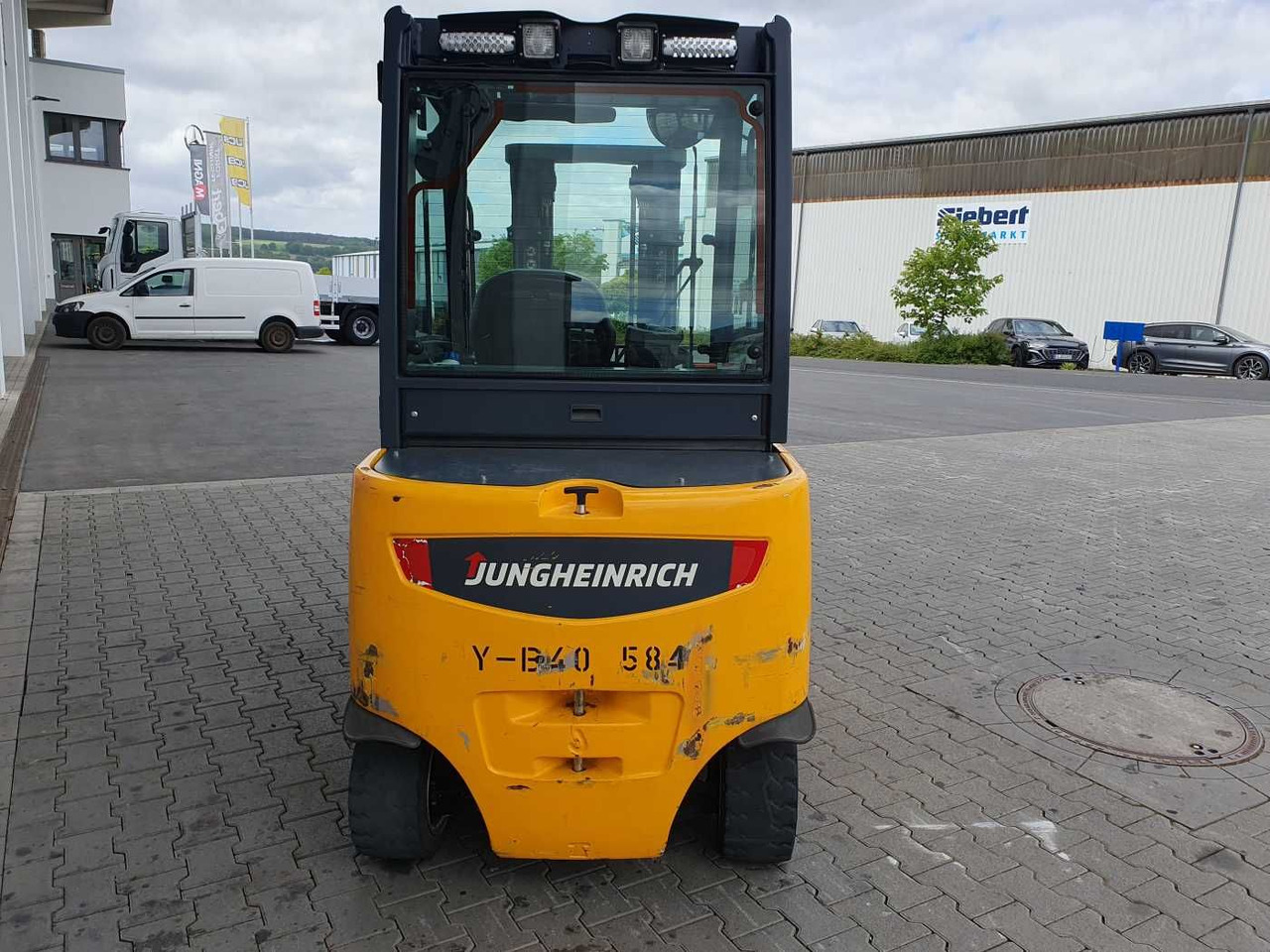 Jungheinrich EFG S30 / Triplex: 4.40m! / SS / nur 1.674h! - Електрокар: снимка 5 Jungheinrich EFG S30 / Triplex: 4.40m! / SS / nur 1.674h! - Електрокар: снимка 5