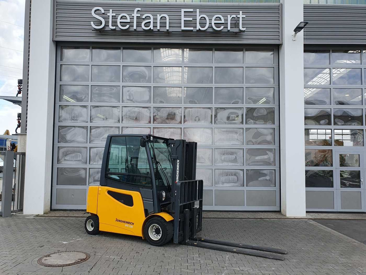 Jungheinrich EFG S30 / Triplex: 4.40m! / SS / nur 1.674h! - Електрокар: снимка 1 Jungheinrich EFG S30 / Triplex: 4.40m! / SS / nur 1.674h! - Електрокар: снимка 1