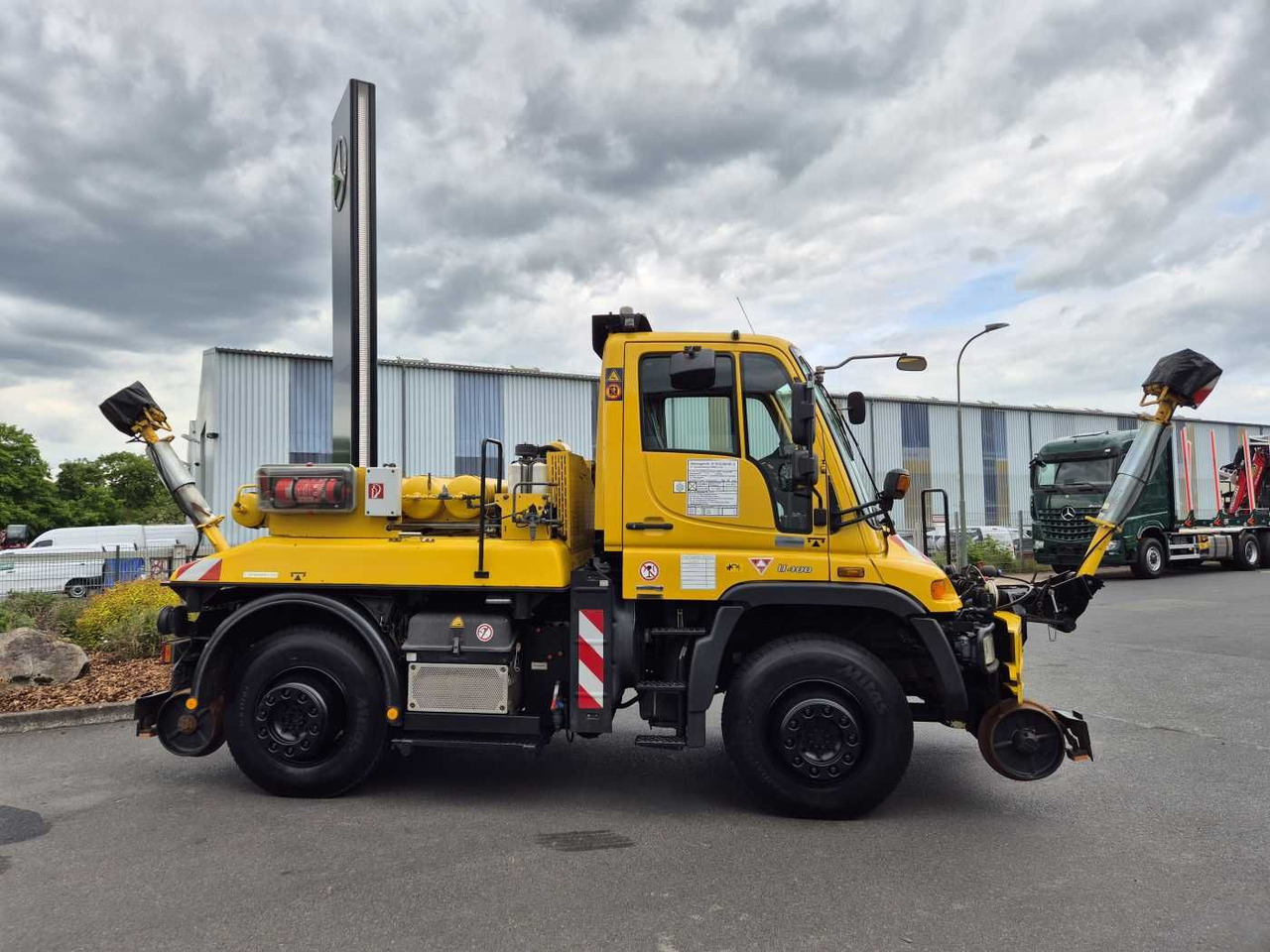 Mercedes-Benz Unimog U400 4x4 Zweiwege ZAGRO 800t/52 Achsen - Камион: снимка 5 Mercedes-Benz Unimog U400 4x4 Zweiwege ZAGRO 800t/52 Achsen - Камион: снимка 5