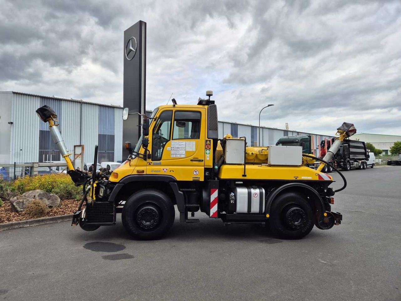Mercedes-Benz Unimog U400 4x4 Zweiwege ZAGRO 800t/52 Achsen - Камион: снимка 4 Mercedes-Benz Unimog U400 4x4 Zweiwege ZAGRO 800t/52 Achsen - Камион: снимка 4