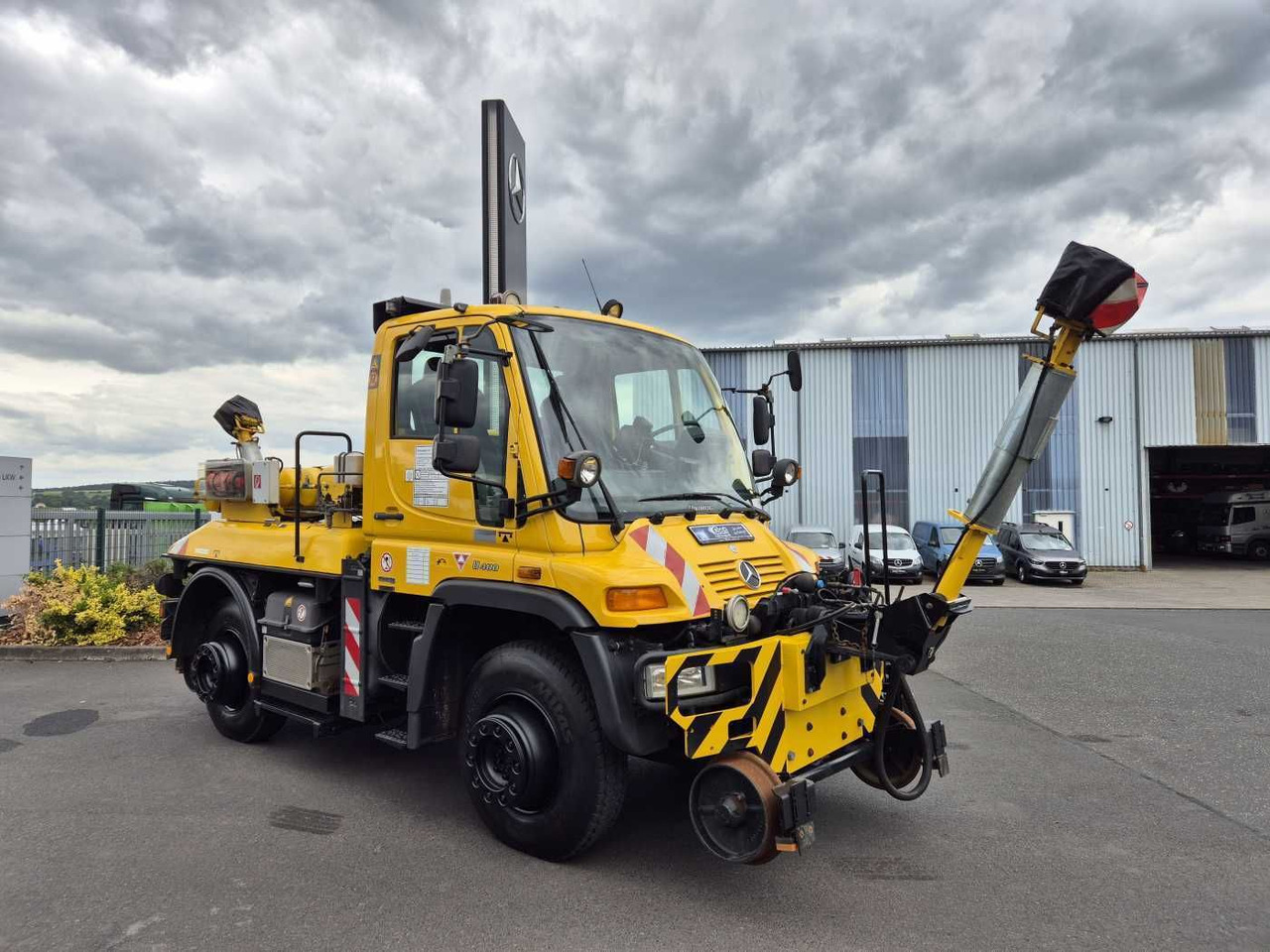 Unimog U400 4x4 Zweiwege ZAGRO 800t/52 Achsen Funk - Камион: снимка 3 Unimog U400 4x4 Zweiwege ZAGRO 800t/52 Achsen Funk - Камион: снимка 3