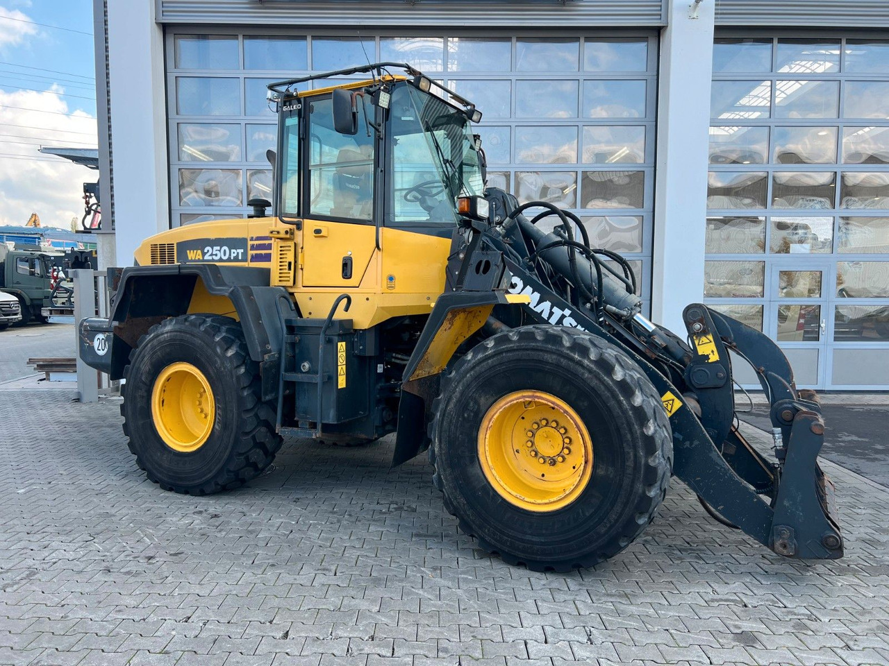 Komatsu WA 250 PT - 5H / 12.390h / - Колесен товарач: снимка 2 Komatsu WA 250 PT - 5H / 12.390h / - Колесен товарач: снимка 2