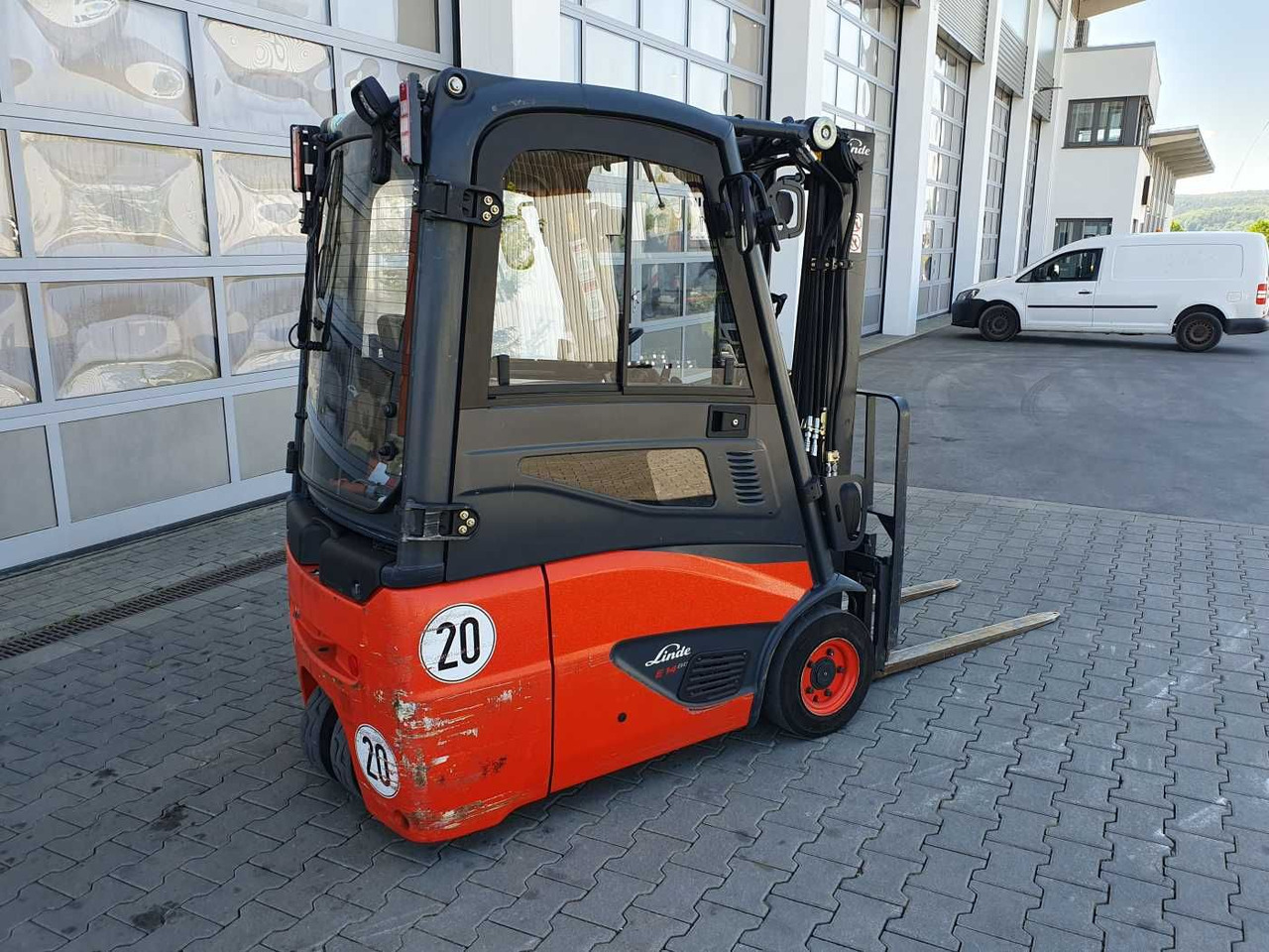 Linde E14 - 01 / Triplex: 4.10m! / SS / nur 2.899h! - Електрокар: снимка 3 Linde E14 - 01 / Triplex: 4.10m! / SS / nur 2.899h! - Електрокар: снимка 3