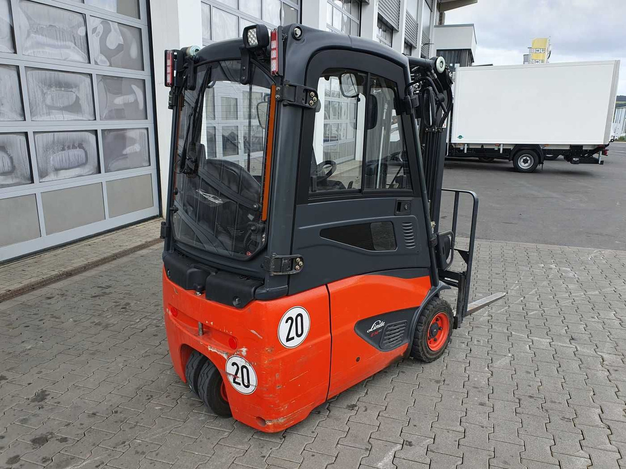 Linde E14 - 02 / Triplex: 4.00m! / SS / nur 2.119h! - Електрокар: снимка 4 Linde E14 - 02 / Triplex: 4.00m! / SS / nur 2.119h! - Електрокар: снимка 4