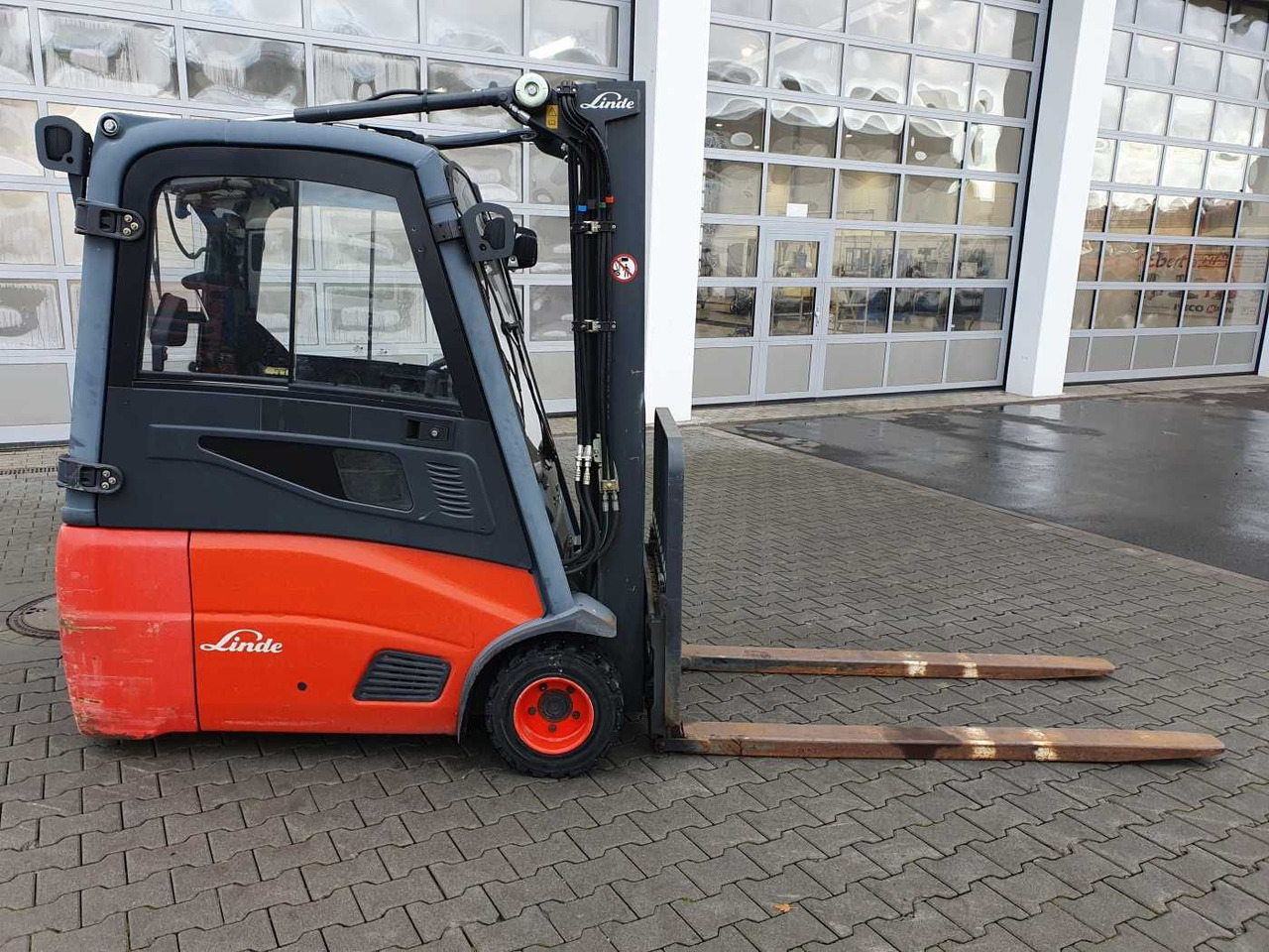 Linde E18 - 01 / Triplex: 4.50m! / SS / nur 5.672h! - Електрокар: снимка 3 Linde E18 - 01 / Triplex: 4.50m! / SS / nur 5.672h! - Електрокар: снимка 3