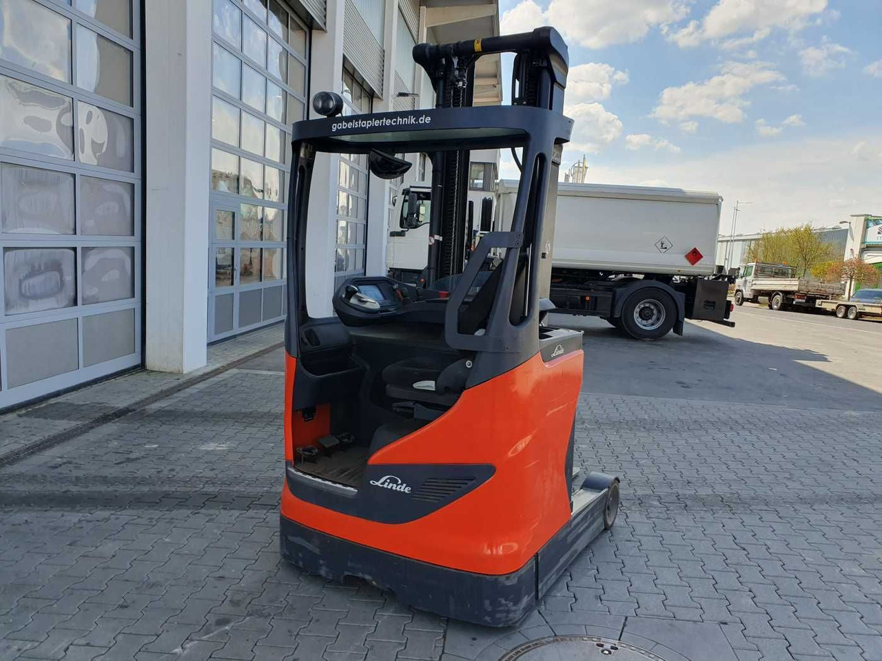Linde R12B-01 / nur 2.394h! / Hubhöhe: 6m / 2015 - Ричтрак: снимка 5 Linde R12B-01 / nur 2.394h! / Hubhöhe: 6m / 2015 - Ричтрак: снимка 5