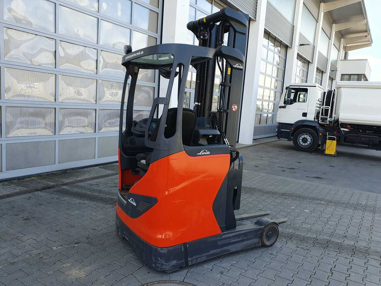 Linde R12B-01 / nur 2.394h! / Hubhöhe: 6m / 2015 - Ричтрак: снимка 4 Linde R12B-01 / nur 2.394h! / Hubhöhe: 6m / 2015 - Ричтрак: снимка 4