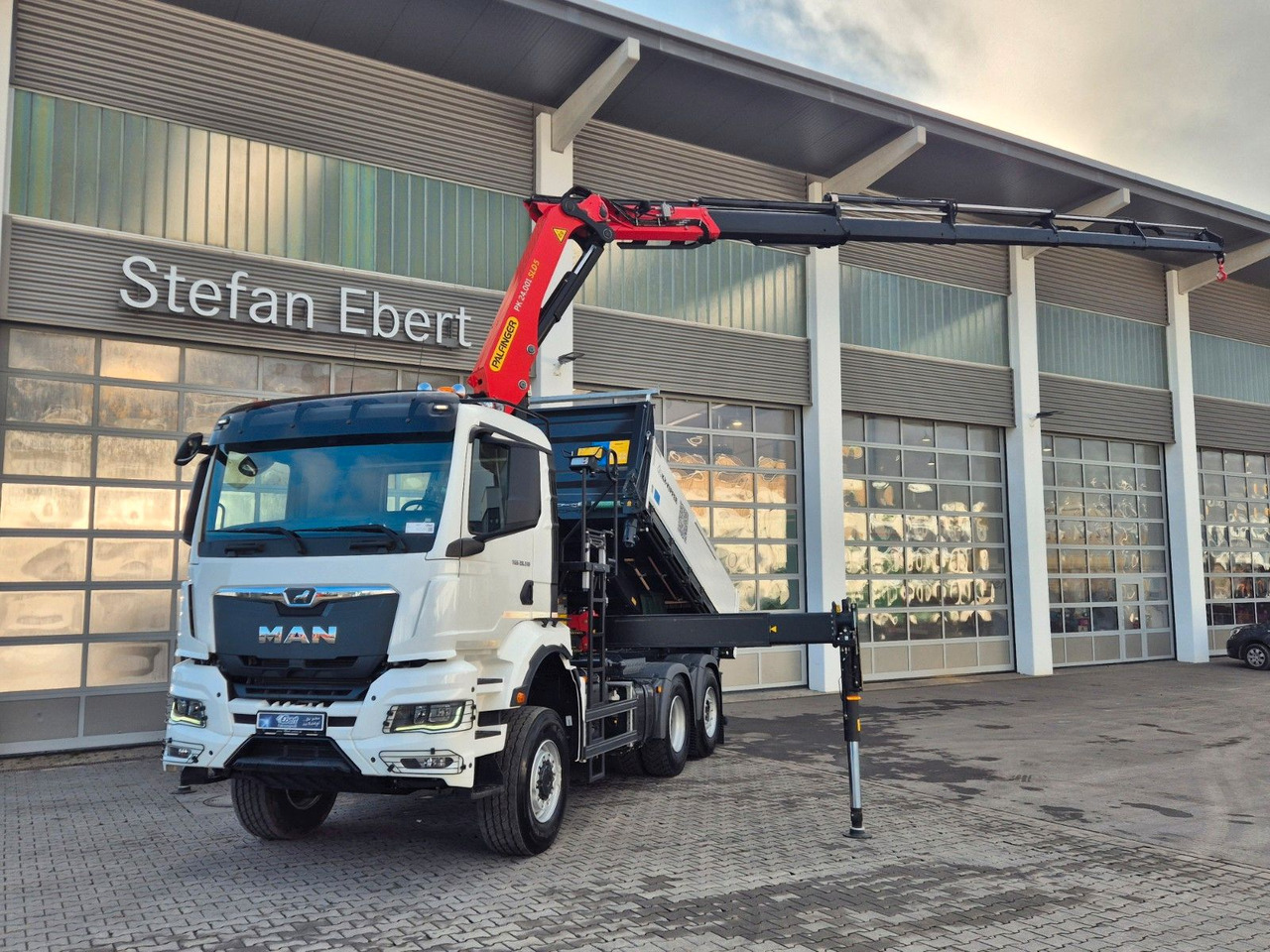 MAN TGS 28.510 6x4-4 BL Palfinger PK24.001 Funk AHK - Самосвал камион, Камион с кран: снимка 1 MAN TGS 28.510 6x4-4 BL Palfinger PK24.001 Funk AHK - Самосвал камион, Камион с кран: снимка 1