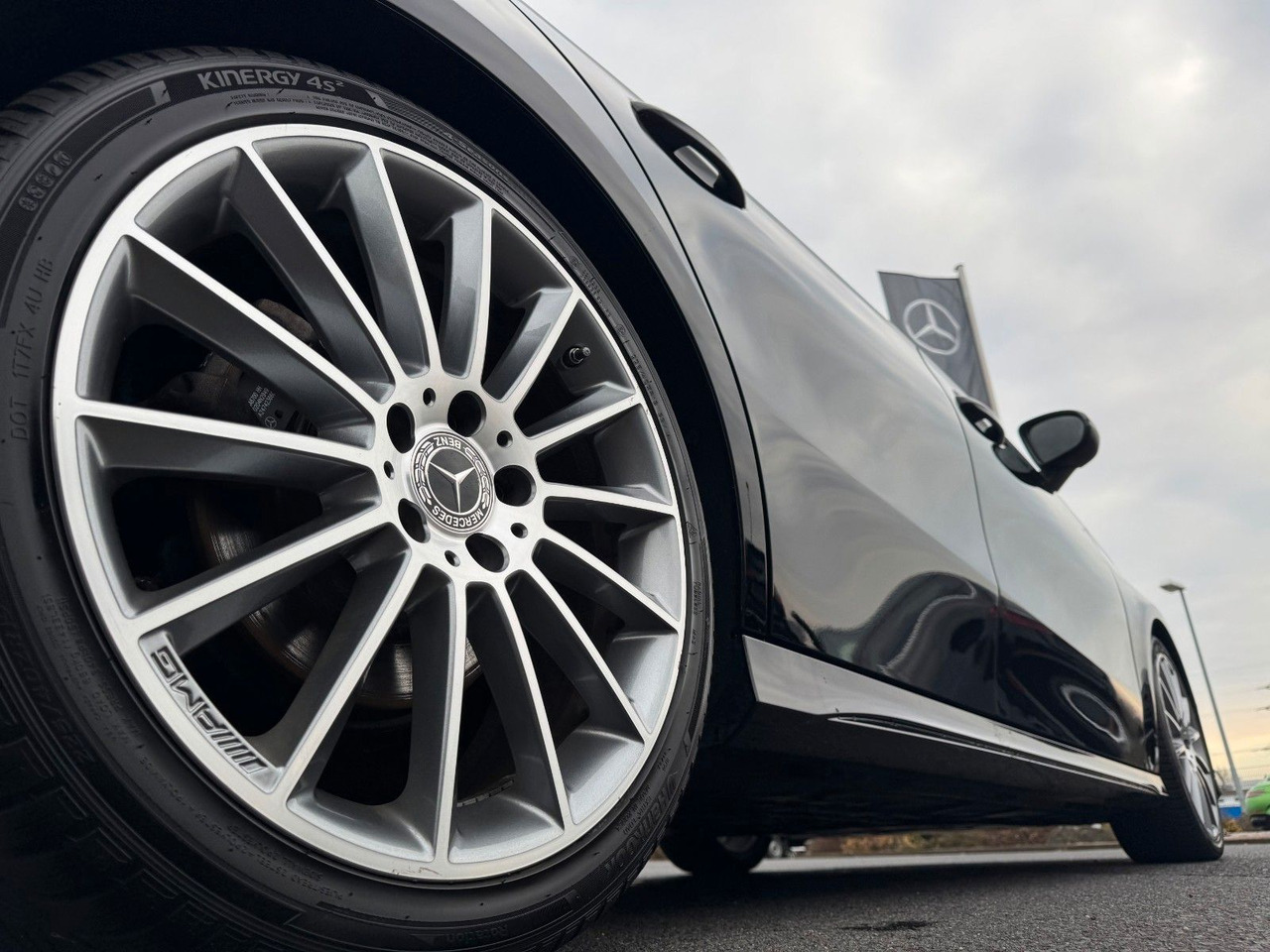 Mercedes-Benz A 200 AMG 19"+Ambiente+R-Kamera+Pano+LED+MBUX - Седан: снимка 5 Mercedes-Benz A 200 AMG 19"+Ambiente+R-Kamera+Pano+LED+MBUX - Седан: снимка 5