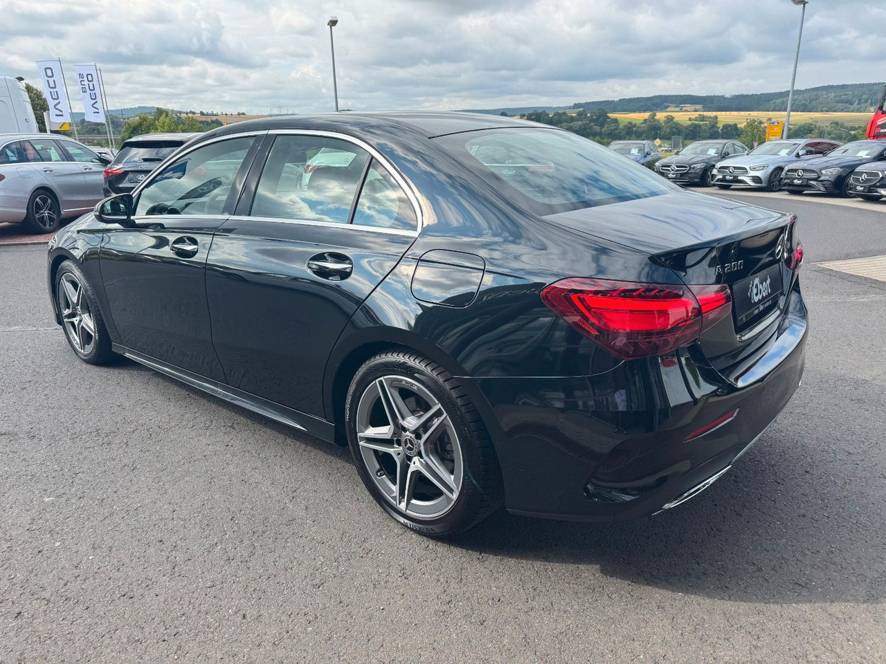 Mercedes-Benz A 200 Limo AMG+Ambiente+RKamera+Keyless+uvm. - Седан: снимка 3 Mercedes-Benz A 200 Limo AMG+Ambiente+RKamera+Keyless+uvm. - Седан: снимка 3