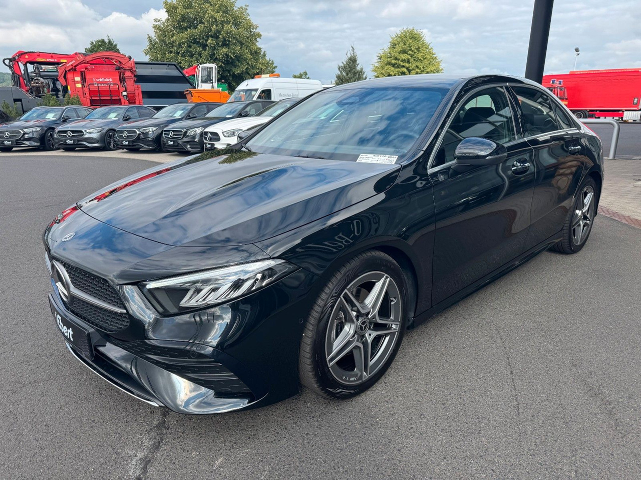 Mercedes-Benz A 200 Limo AMG+Ambiente+RKamera+Keyless+uvm. - Седан: снимка 2 Mercedes-Benz A 200 Limo AMG+Ambiente+RKamera+Keyless+uvm. - Седан: снимка 2