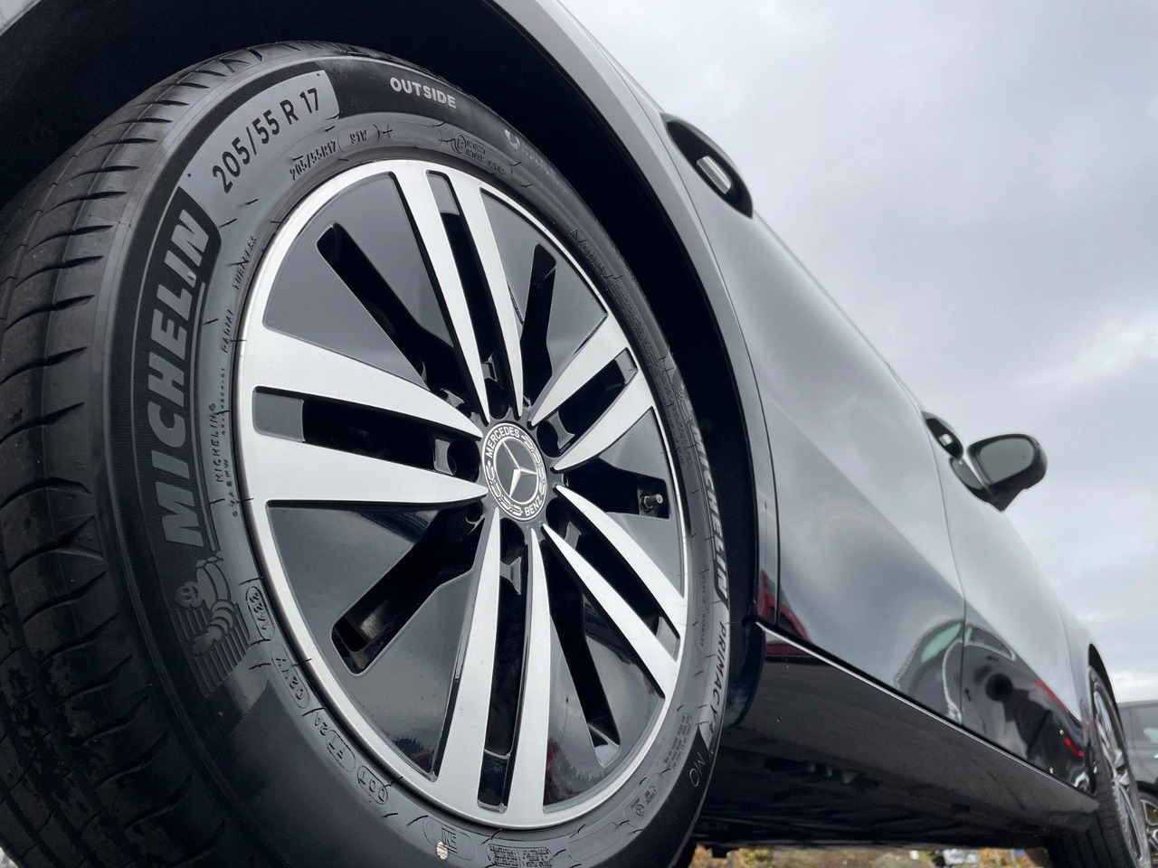 Mercedes-Benz A 200 d Progressive AHK+MBUX+R-Kamera+Distr - Седан: снимка 5 Mercedes-Benz A 200 d Progressive AHK+MBUX+R-Kamera+Distr - Седан: снимка 5