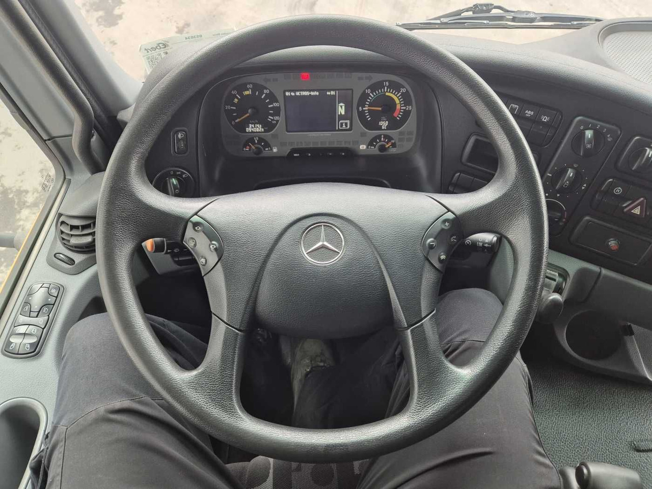 Лизинг на  Mercedes-Benz Actros 2032 A 4x4 Bucher STKF 9500 Airport 30x Mercedes-Benz Actros 2032 A 4x4 Bucher STKF 9500 Airport 30x: снимка 12