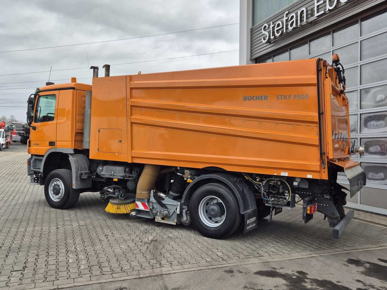 Лизинг на  Mercedes-Benz Actros 2032 A 4x4 Bucher STKF 9500 Airport 30x Mercedes-Benz Actros 2032 A 4x4 Bucher STKF 9500 Airport 30x: снимка 14