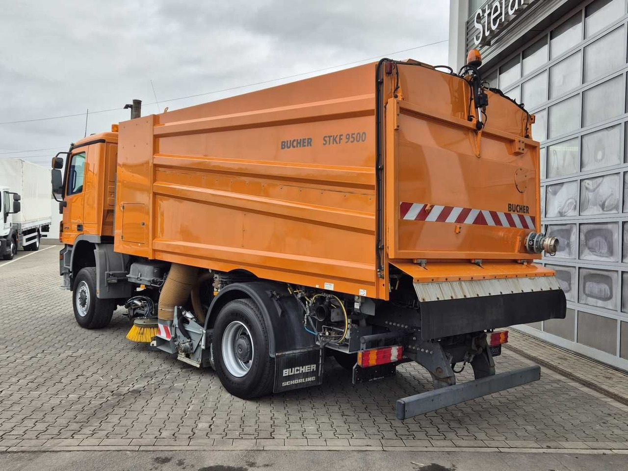 Лизинг на  Mercedes-Benz Actros 2032 A 4x4 Bucher STKF 9500 Airport 30x Mercedes-Benz Actros 2032 A 4x4 Bucher STKF 9500 Airport 30x: снимка 15