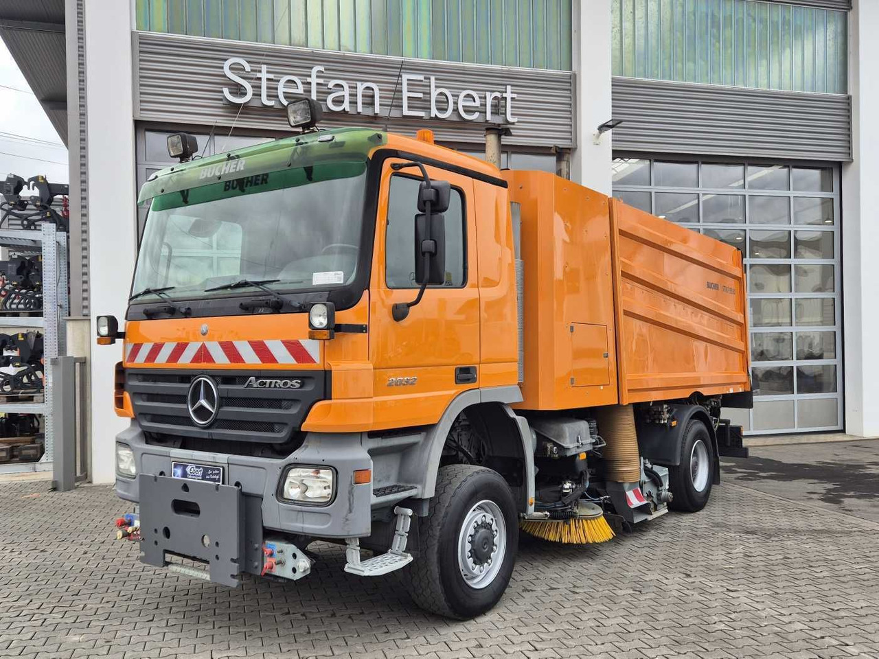 Mercedes-Benz Actros 2032 A 4x4 Bucher STKF 9500 Airport 30x - Мотометачна машина: снимка 1 Mercedes-Benz Actros 2032 A 4x4 Bucher STKF 9500 Airport 30x - Мотометачна машина: снимка 1
