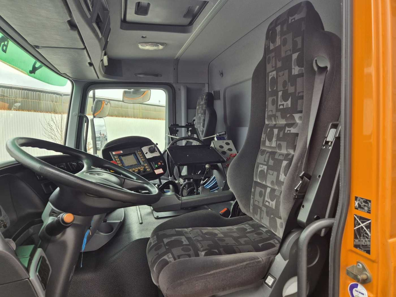 Мотометачна машина Mercedes-Benz Actros 2032 A 4x4 Bucher STKF 9500 Airport 30x: снимка 10