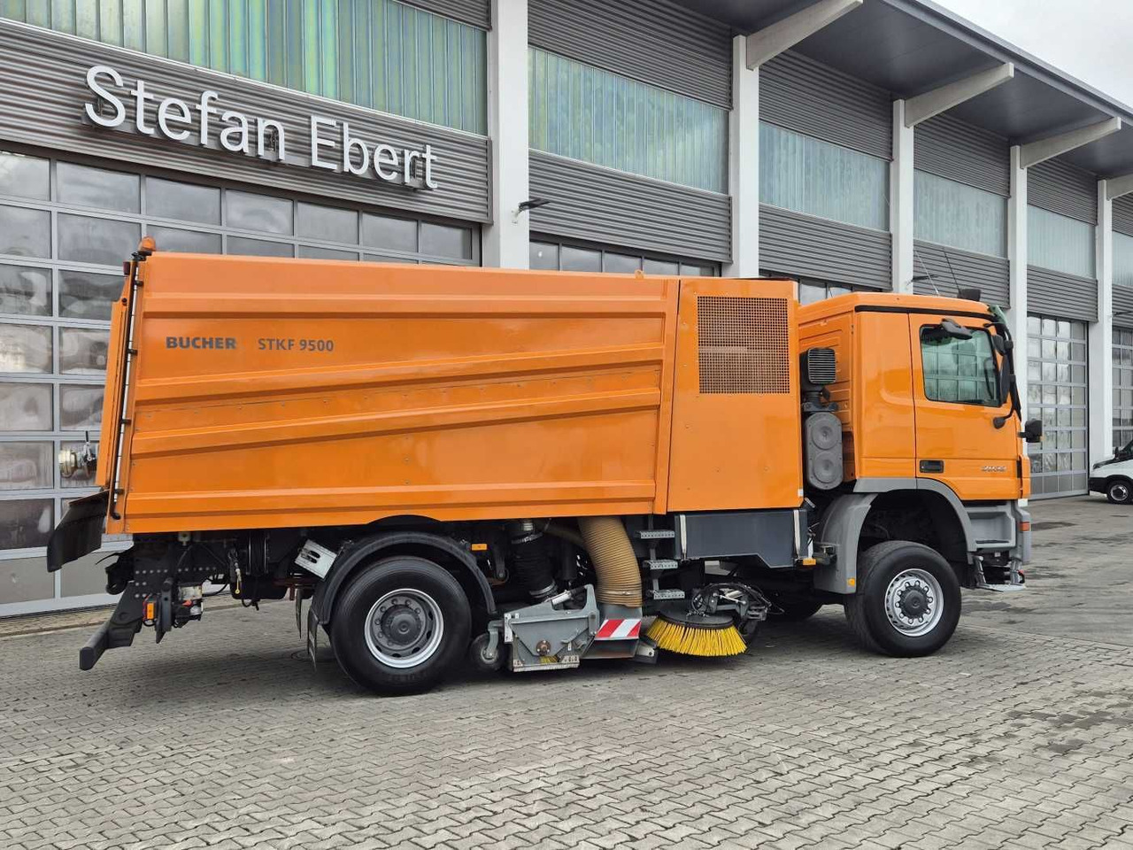 Лизинг на  Mercedes-Benz Actros 2032 A 4x4 Bucher STKF 9500 Airport 30x Mercedes-Benz Actros 2032 A 4x4 Bucher STKF 9500 Airport 30x: снимка 6